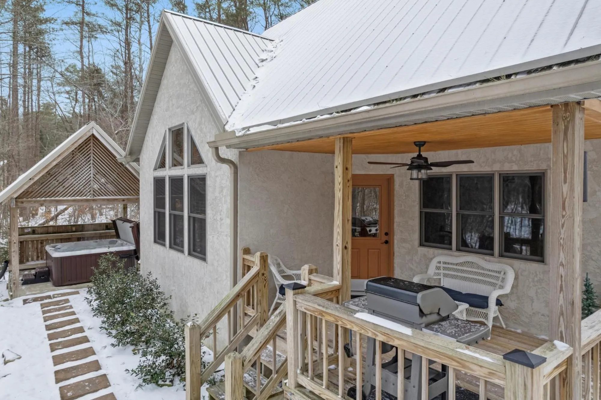 Patio in Cherry Ridge Retreat Luxury Cabins