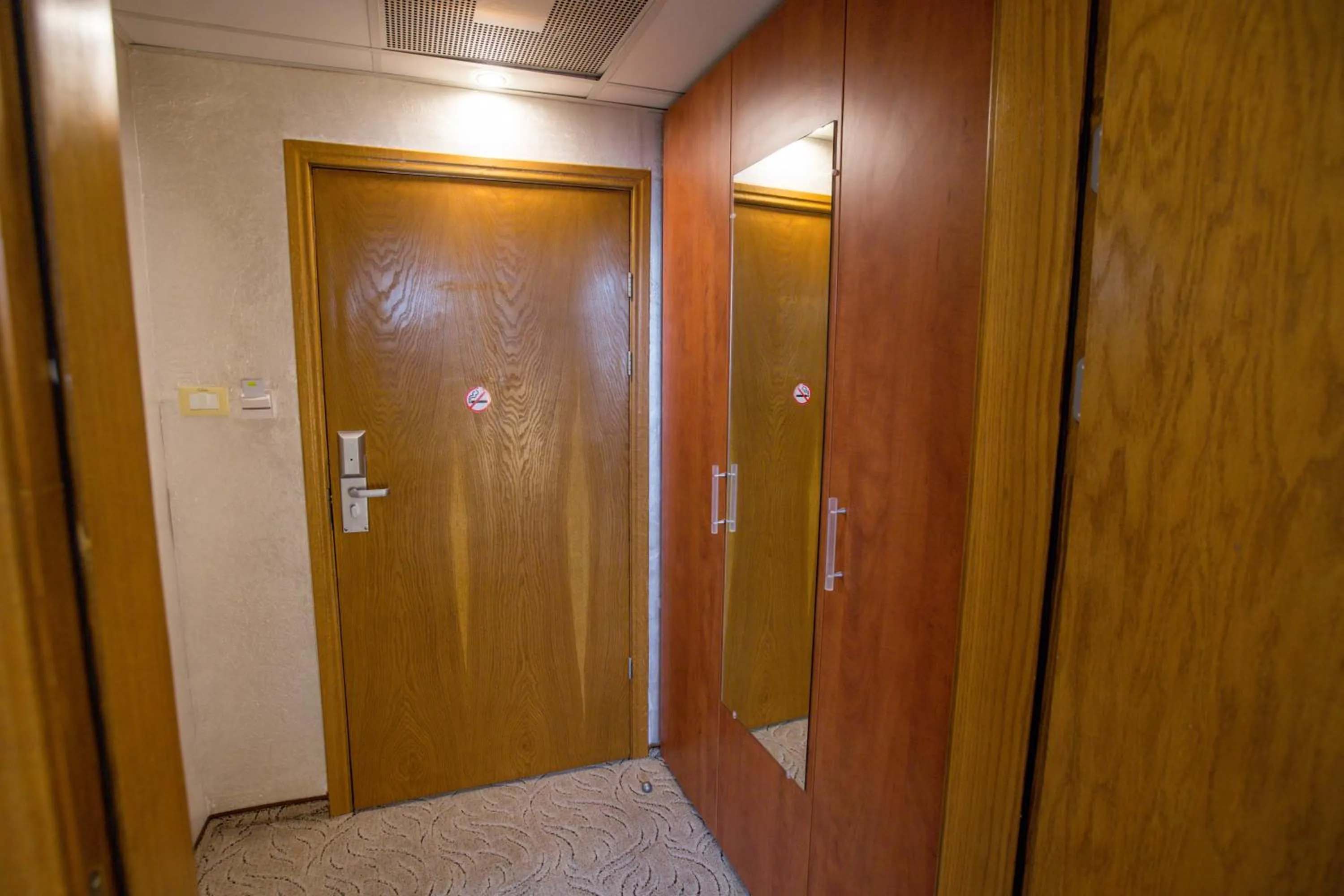 wardrobe in Terra Europe Brontes Hotel