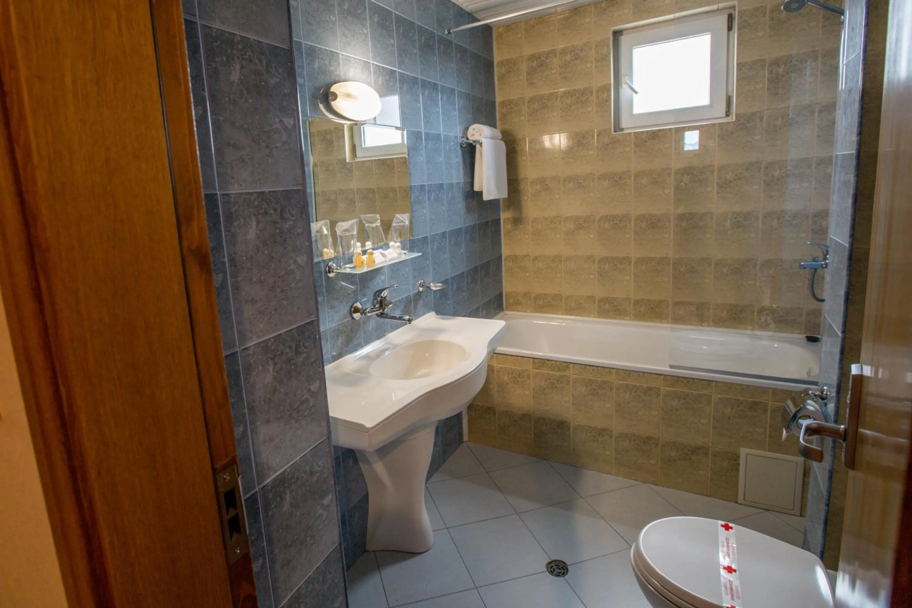 Shower in Terra Europe Brontes Hotel