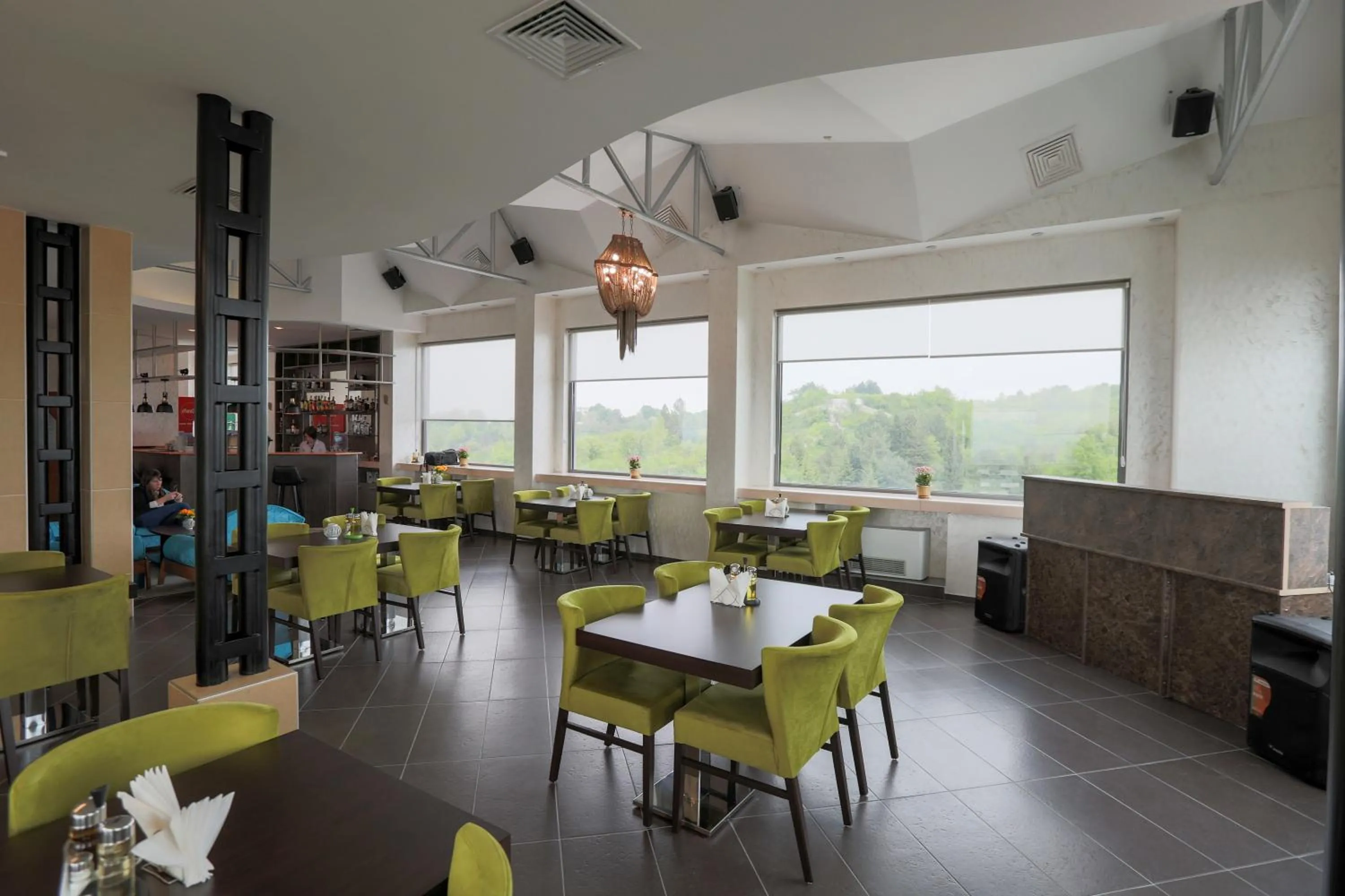 Restaurant/places to eat in Terra Europe Brontes Hotel