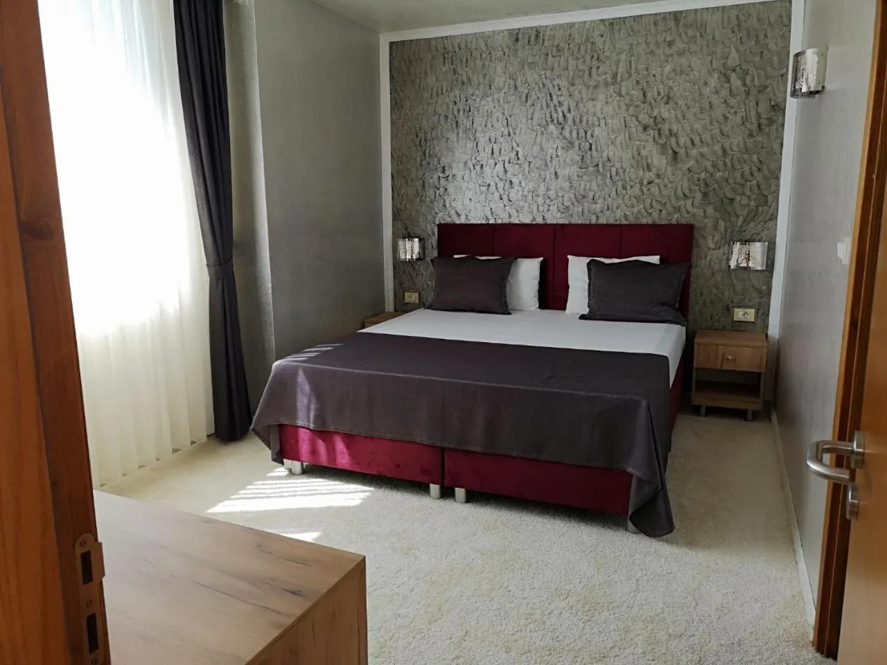 Bed in Terra Europe Brontes Hotel