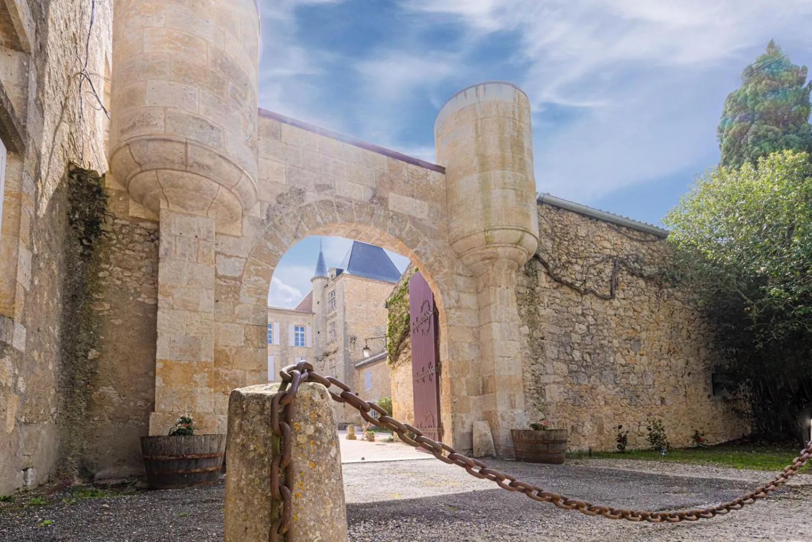 Facade/entrance in Château de Mons Armagnac