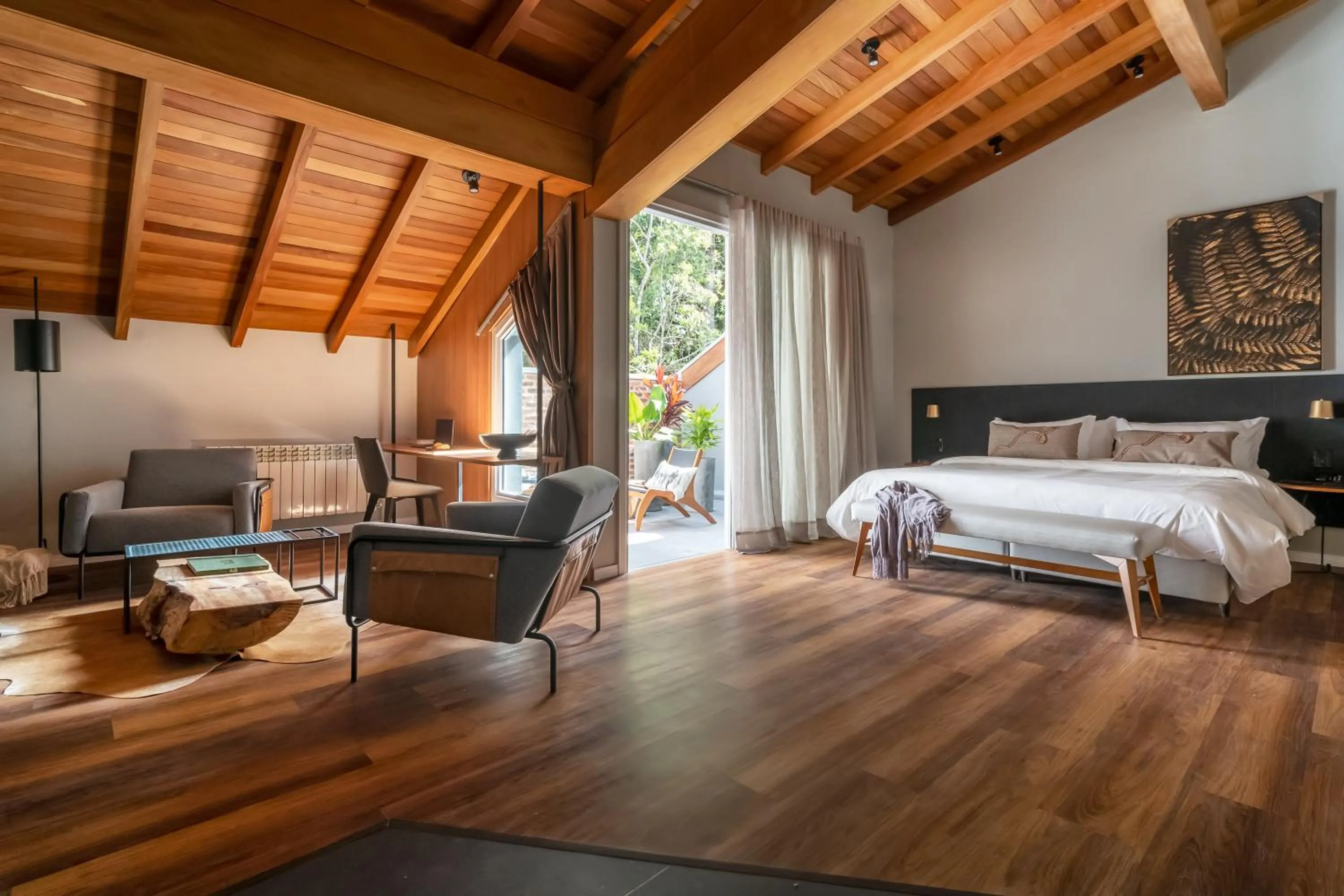 Photo of the whole room, Bed in Jangal das Araucárias Swan Design Hotel Canela