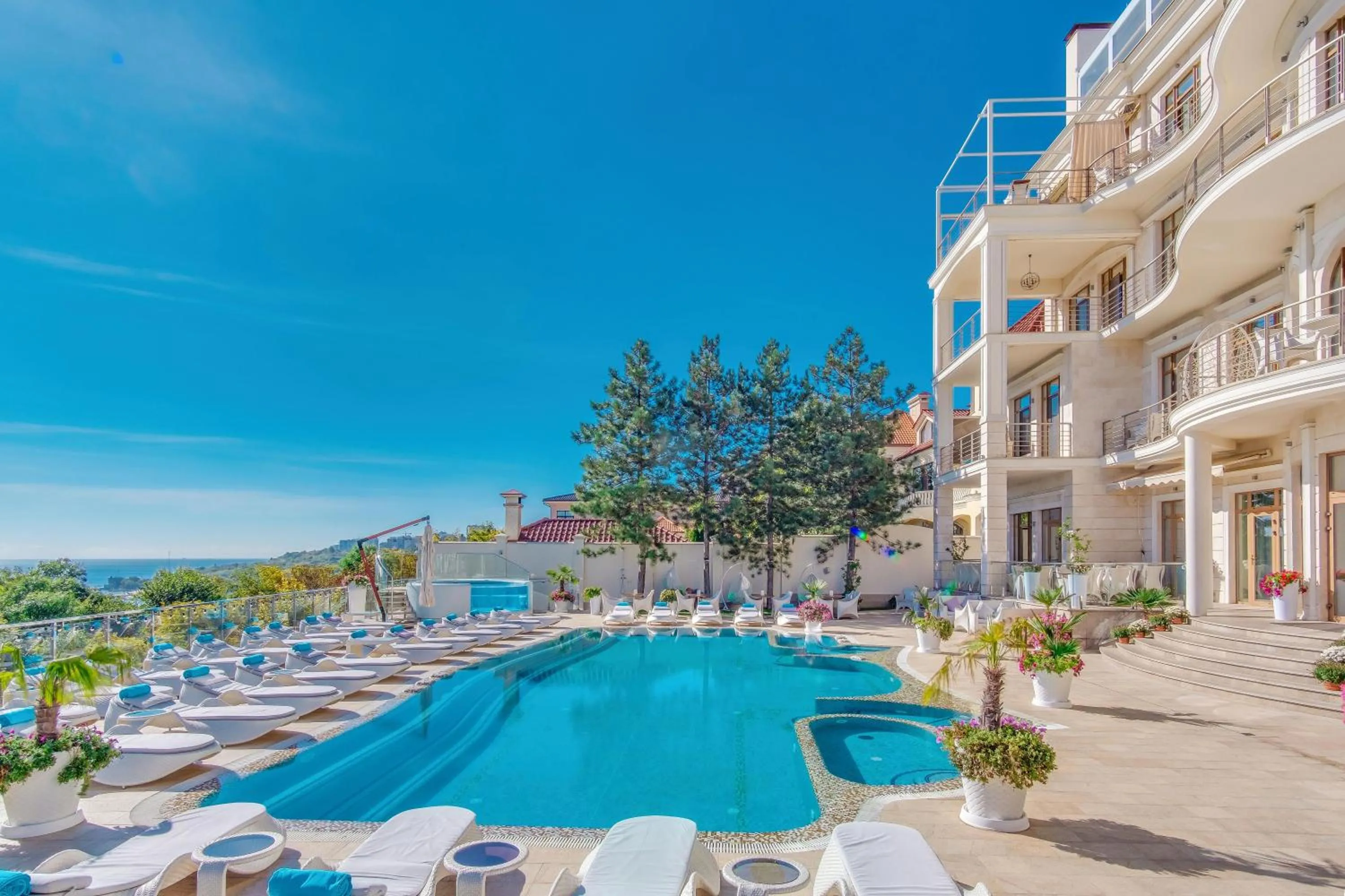 Swimming pool in Hotel Panorama De Luxe
