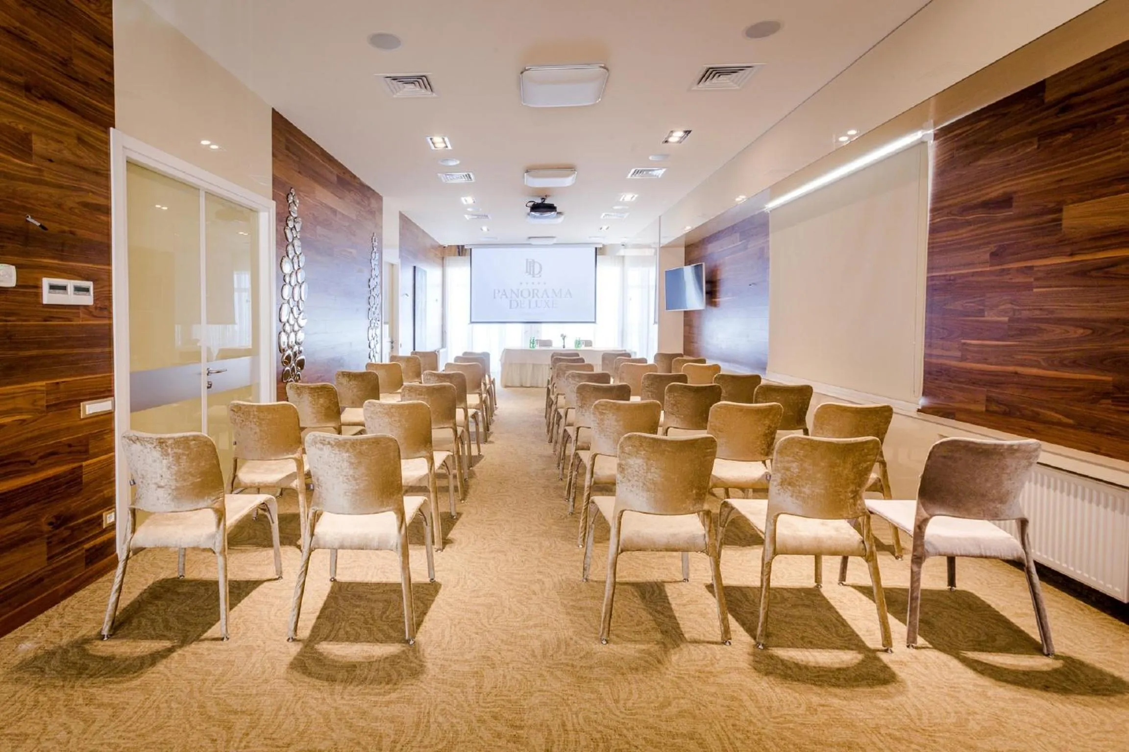 Business facilities in Hotel Panorama De Luxe