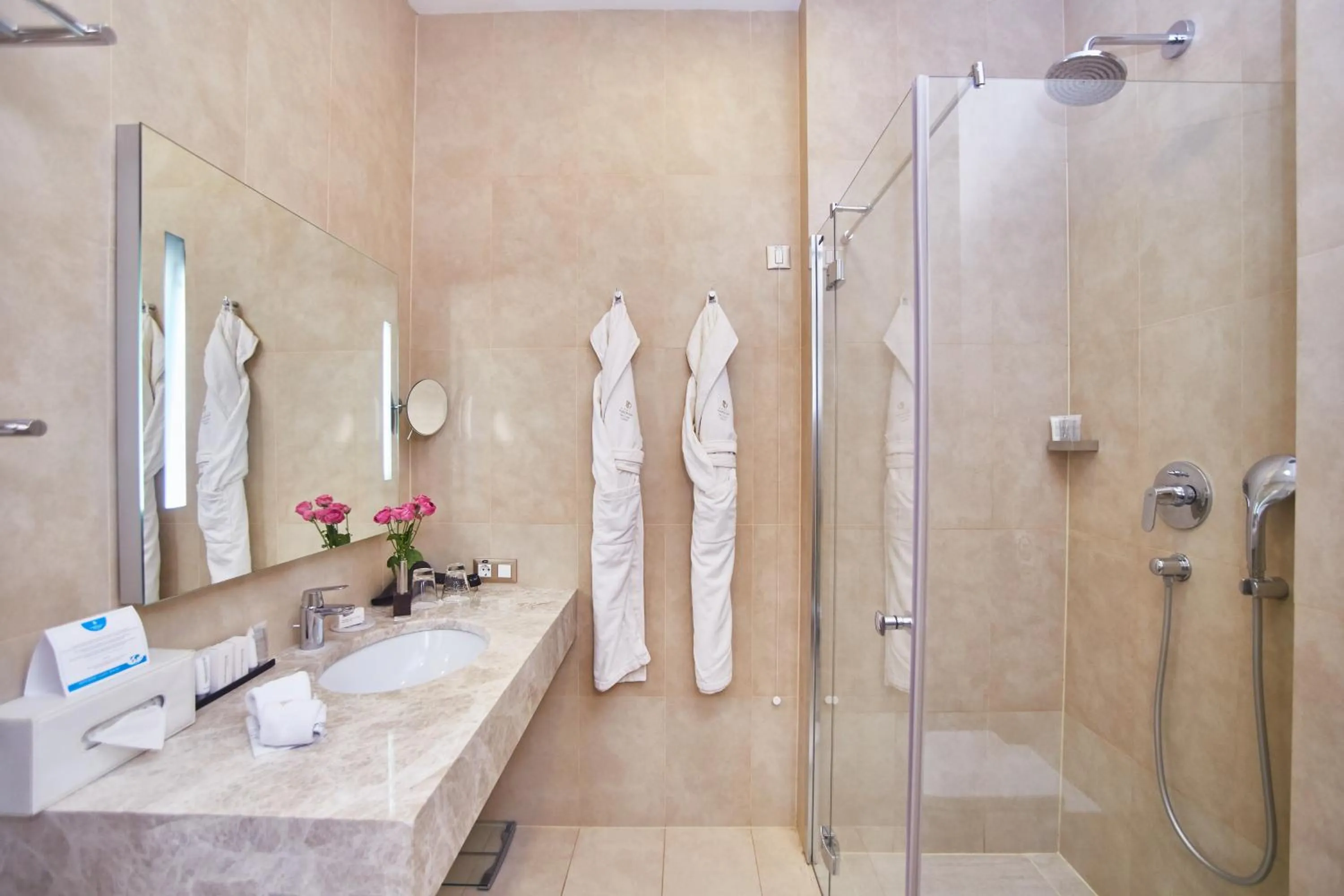 Shower in Hotel Panorama De Luxe