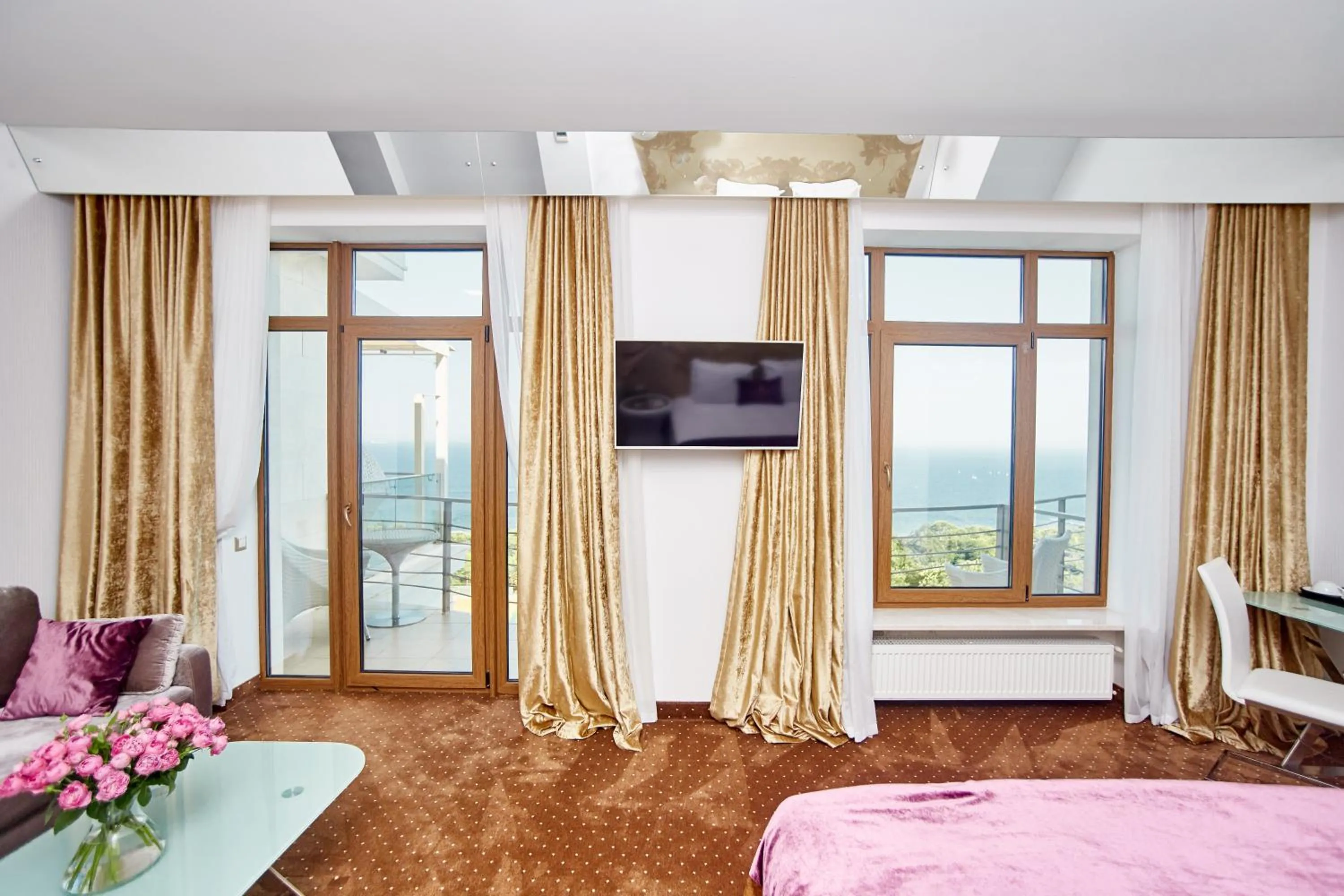 TV and multimedia, Bed in Hotel Panorama De Luxe