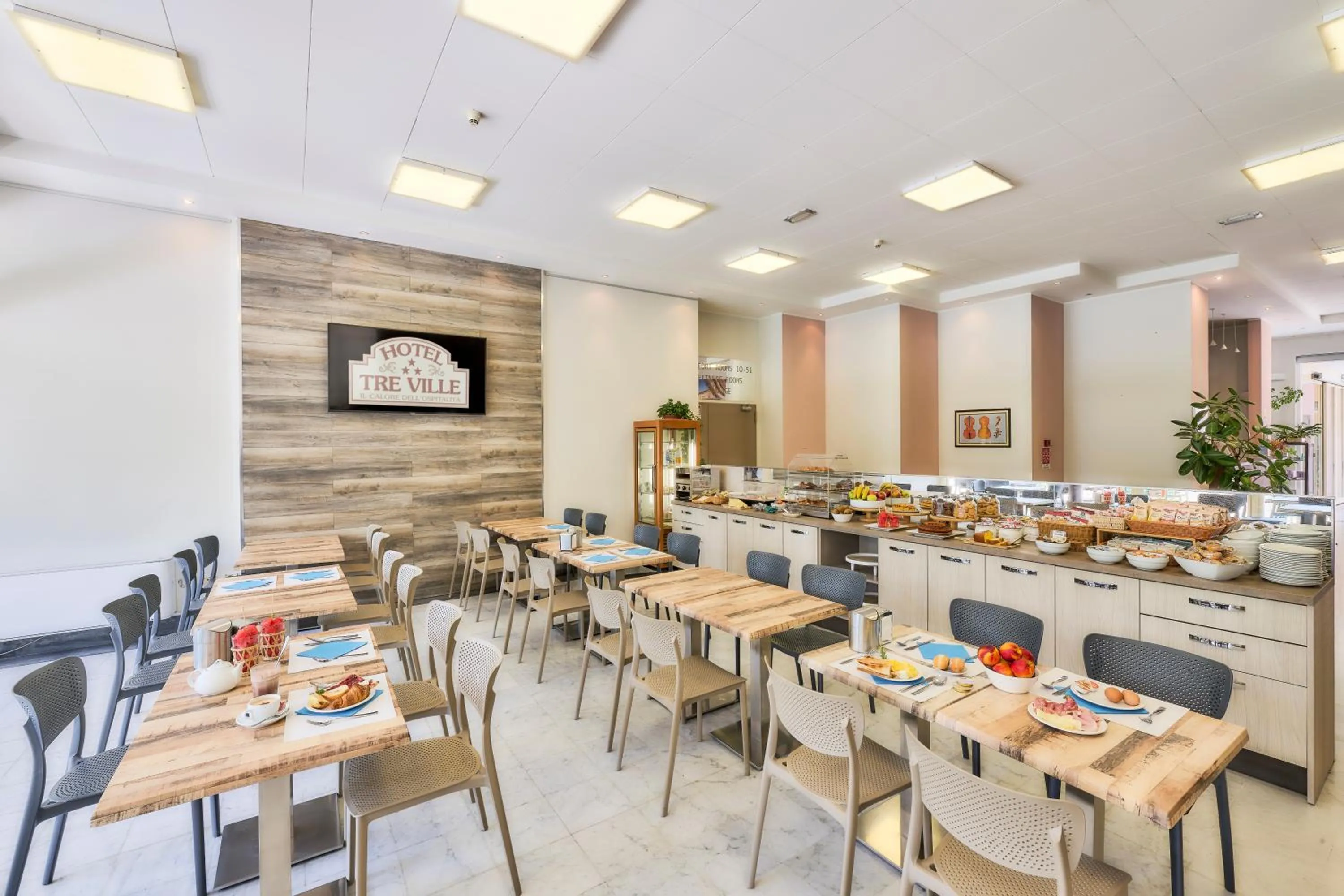 Buffet breakfast in Hotel Tre Ville