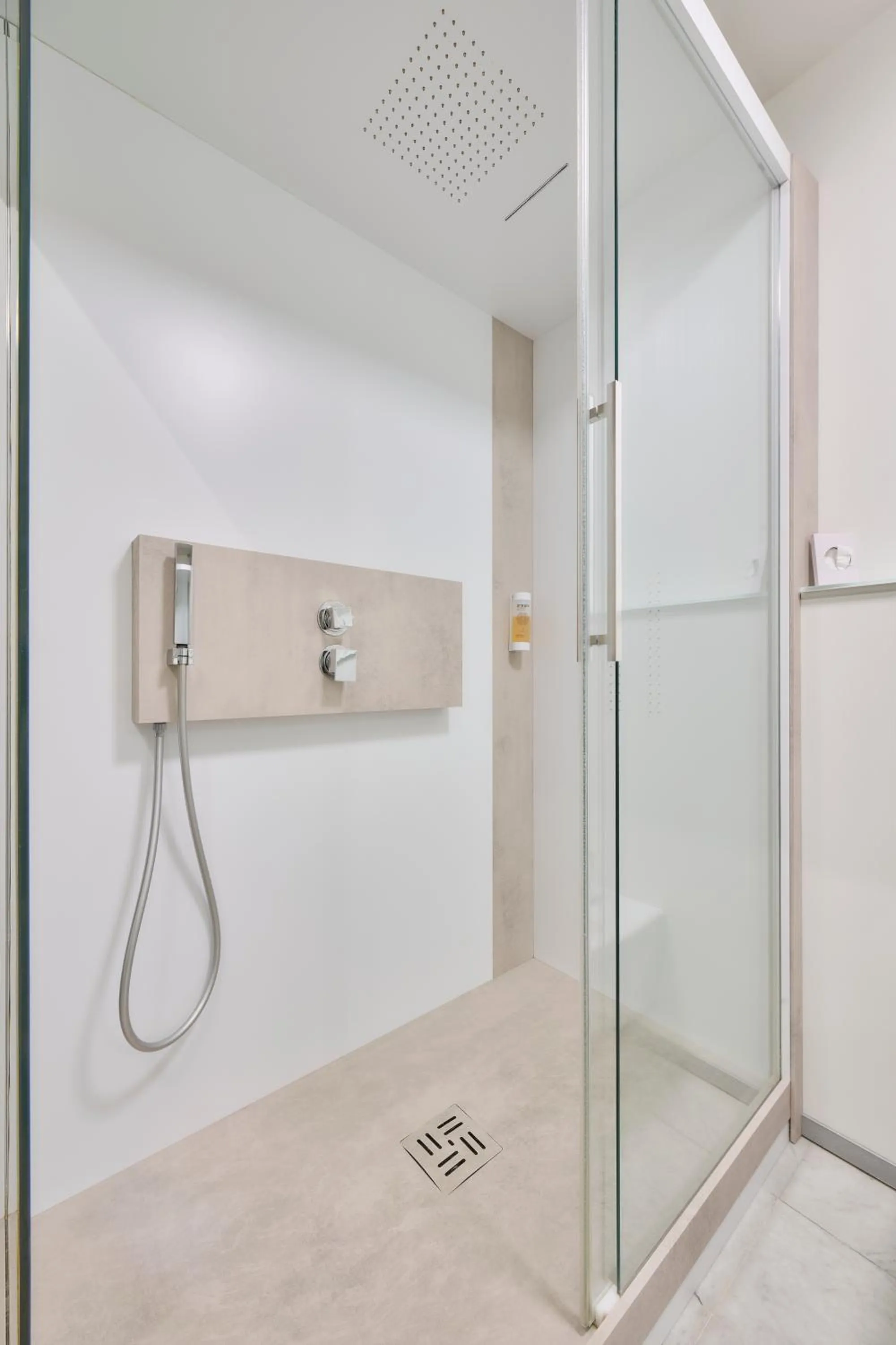 Shower in Hotel Tre Ville