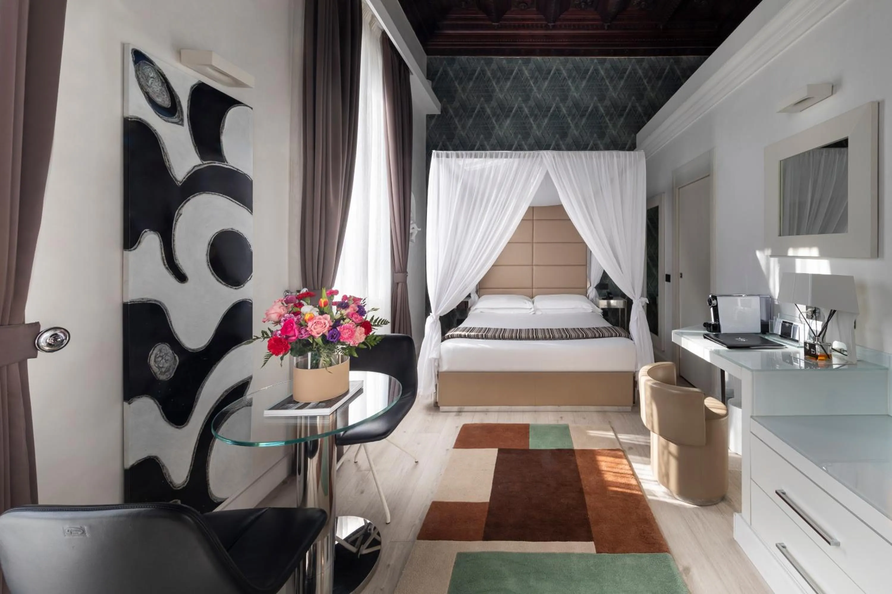 Coffee/tea facilities, Bed in LHP Hotel River & SPA