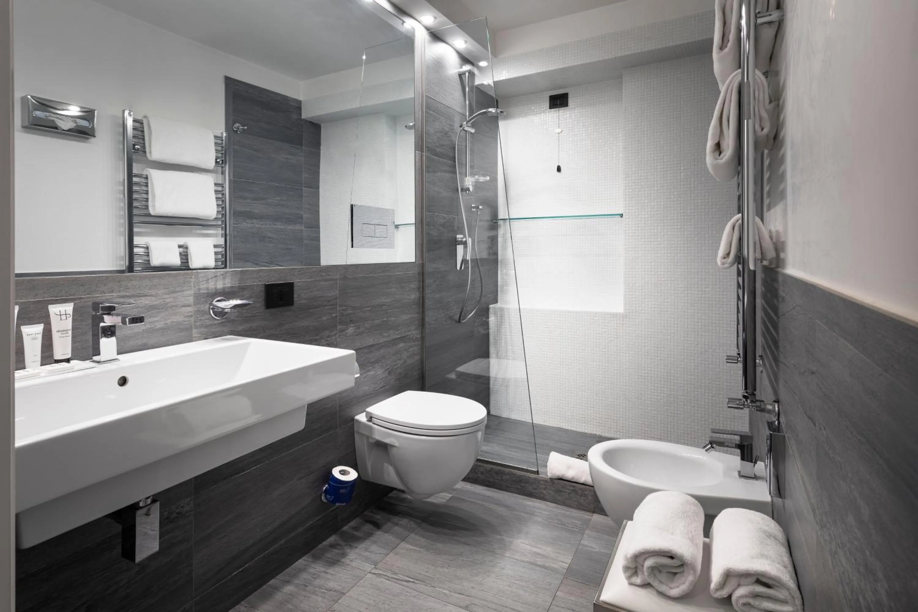 Shower in LHP Hotel River & SPA