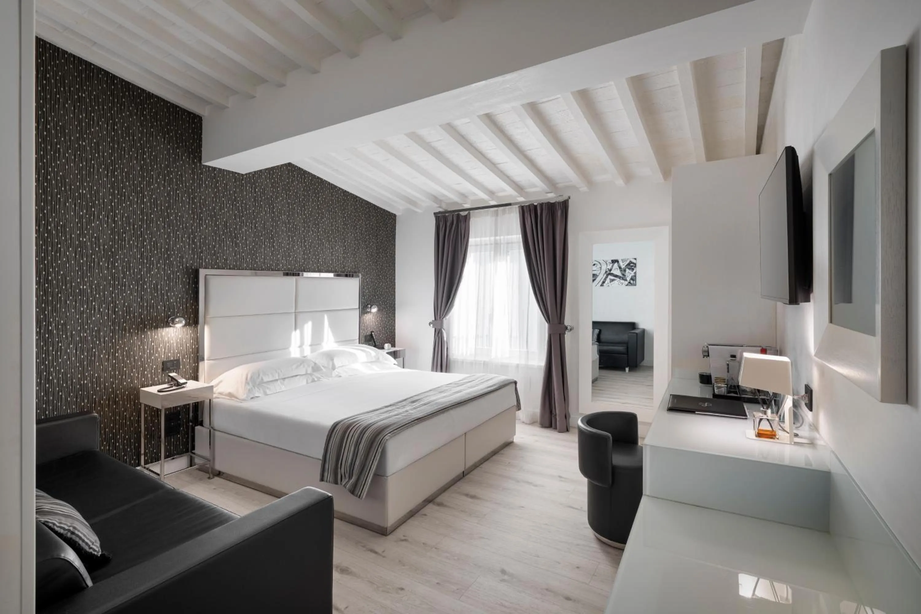 Coffee/tea facilities, Bed in LHP Hotel River & SPA