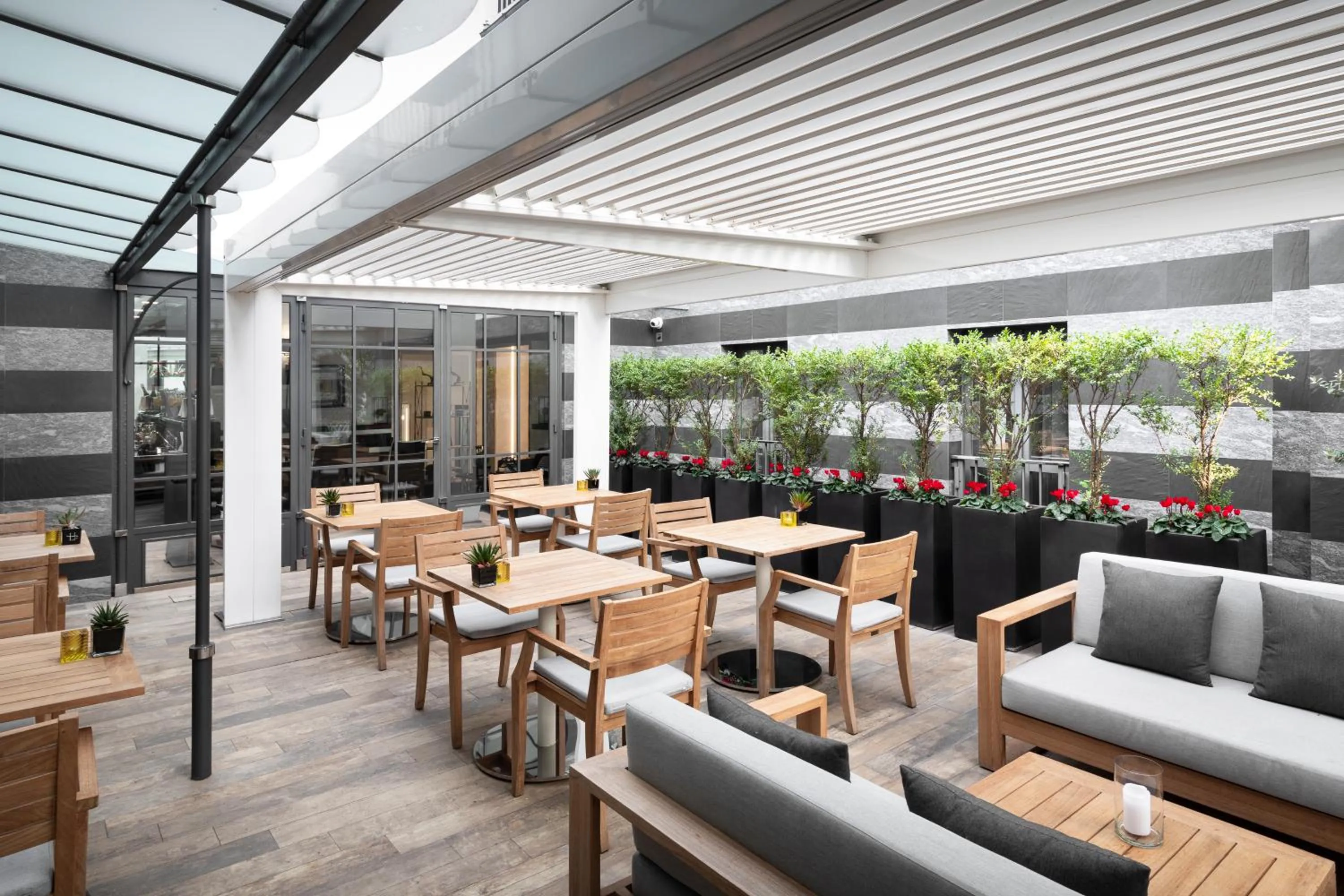 Garden in LHP Hotel River & SPA