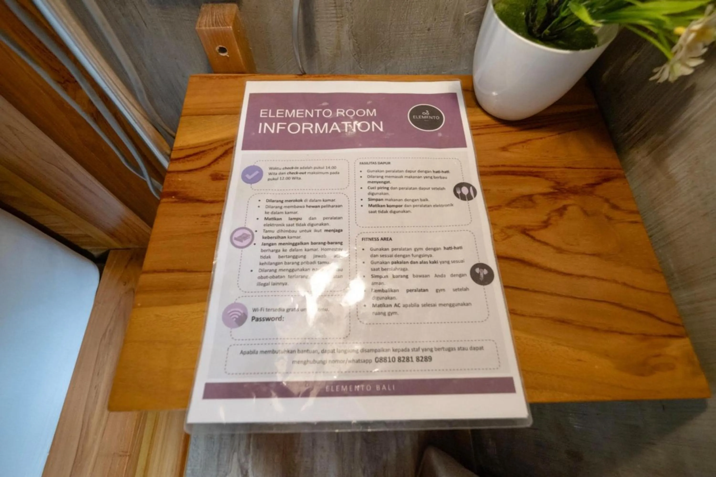 Text overlay in Elemento Homestay Badung