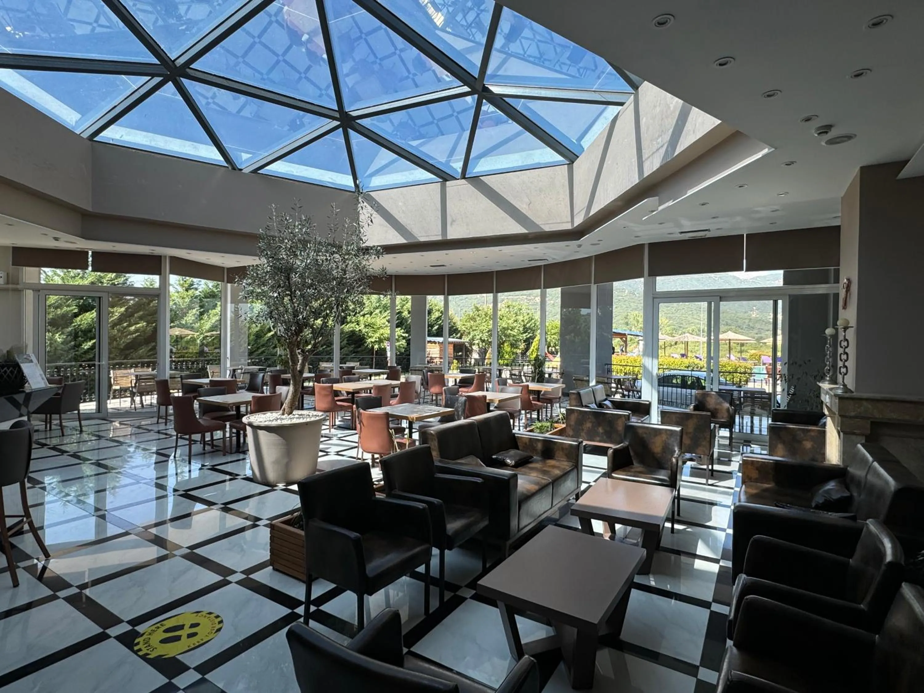 Lounge or bar in Aar Hotel & Spa Ioannina