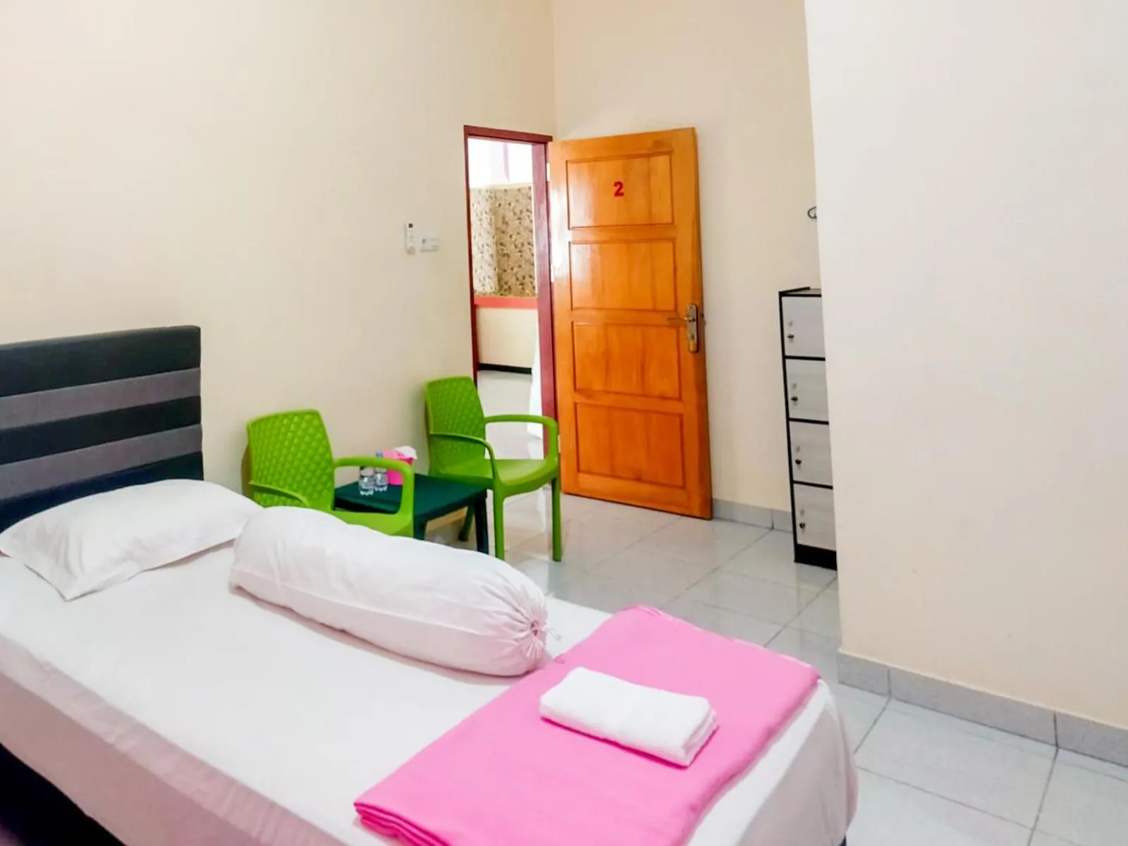 Bed in RedDoorz @ Makarios Hotel Poso