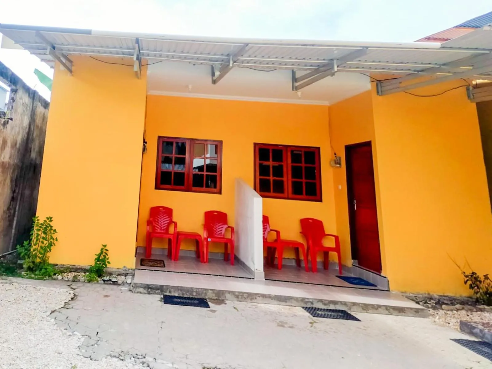 RedDoorz @ Makarios Hotel Poso