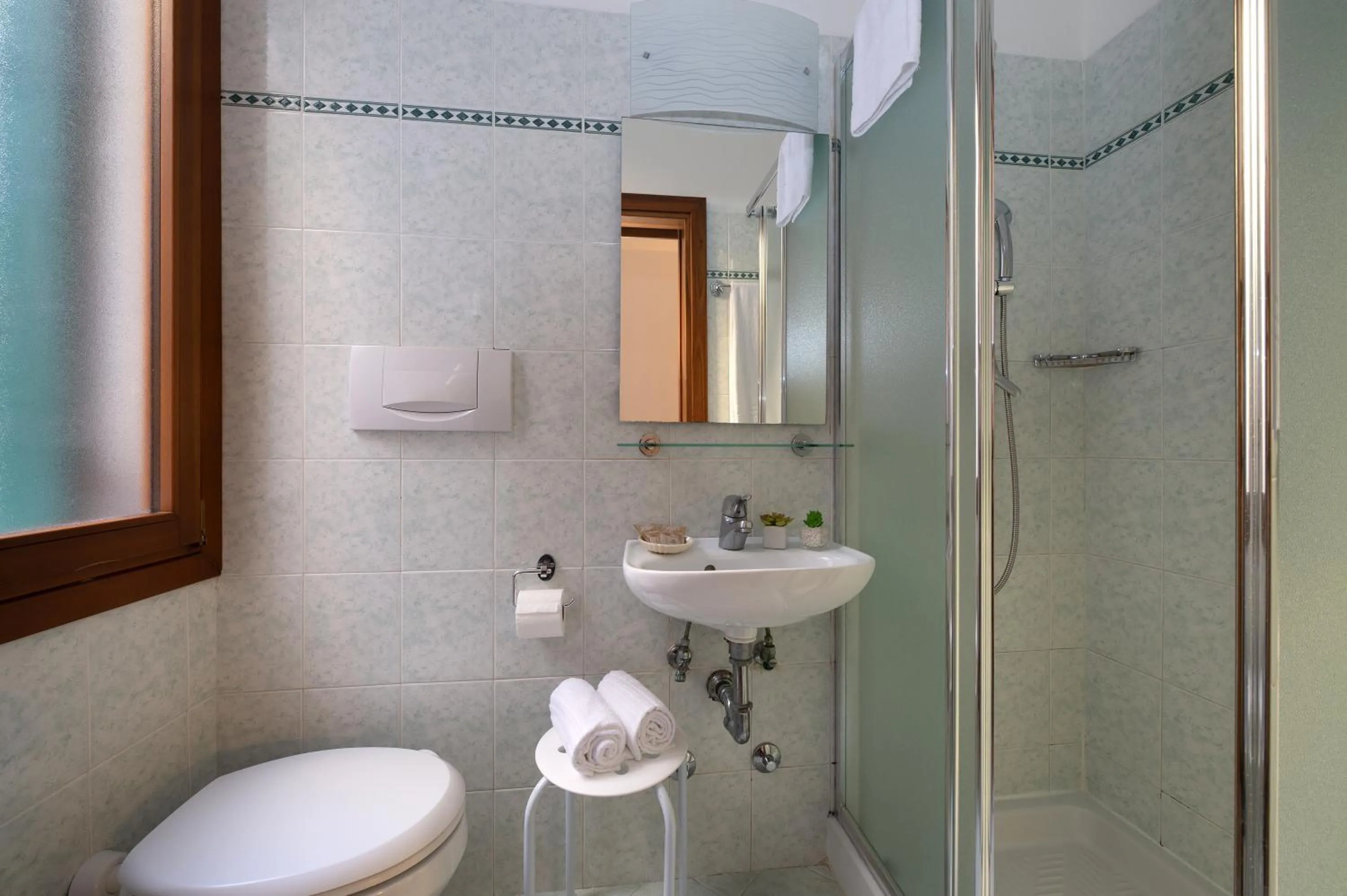 Shower in Hotel Guerrini