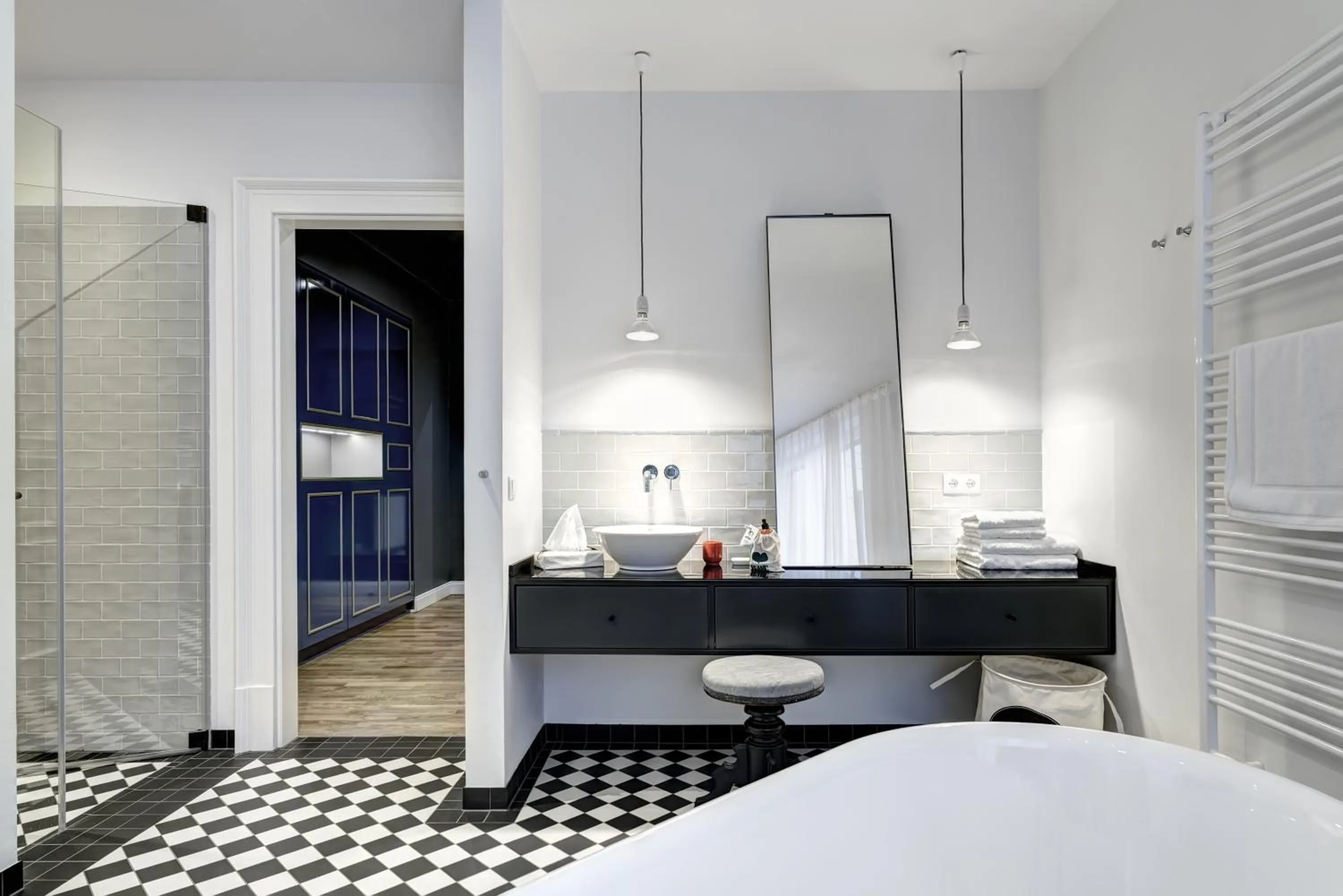 Bathroom, Bed in Gorki Apartments