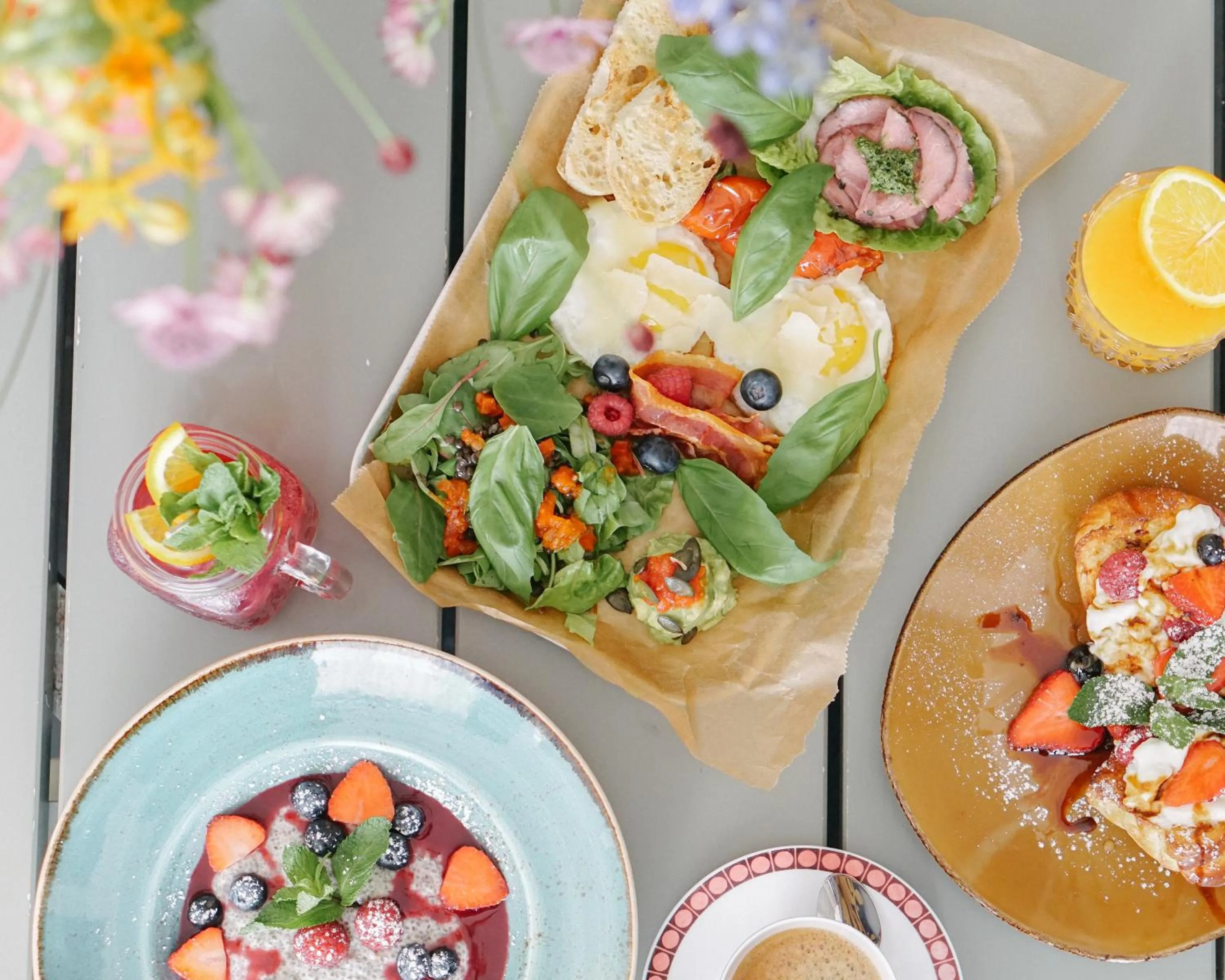 Breakfast in Gorki Apartments