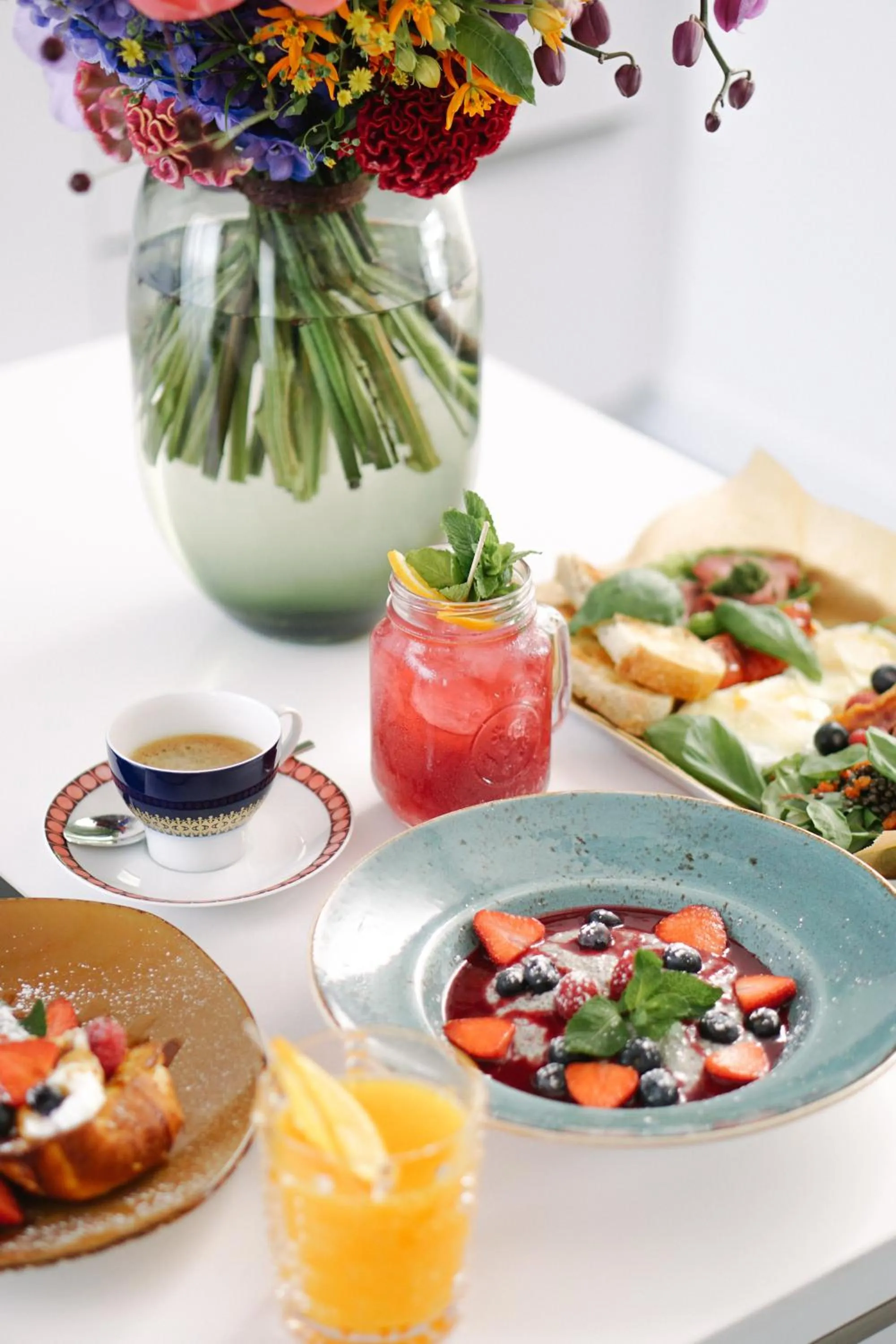 Breakfast in Gorki Apartments