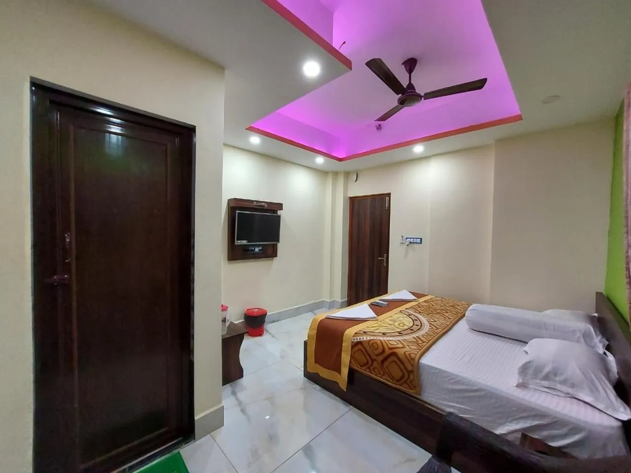 Communal lounge/ TV room in ICONIC Hotel Digha