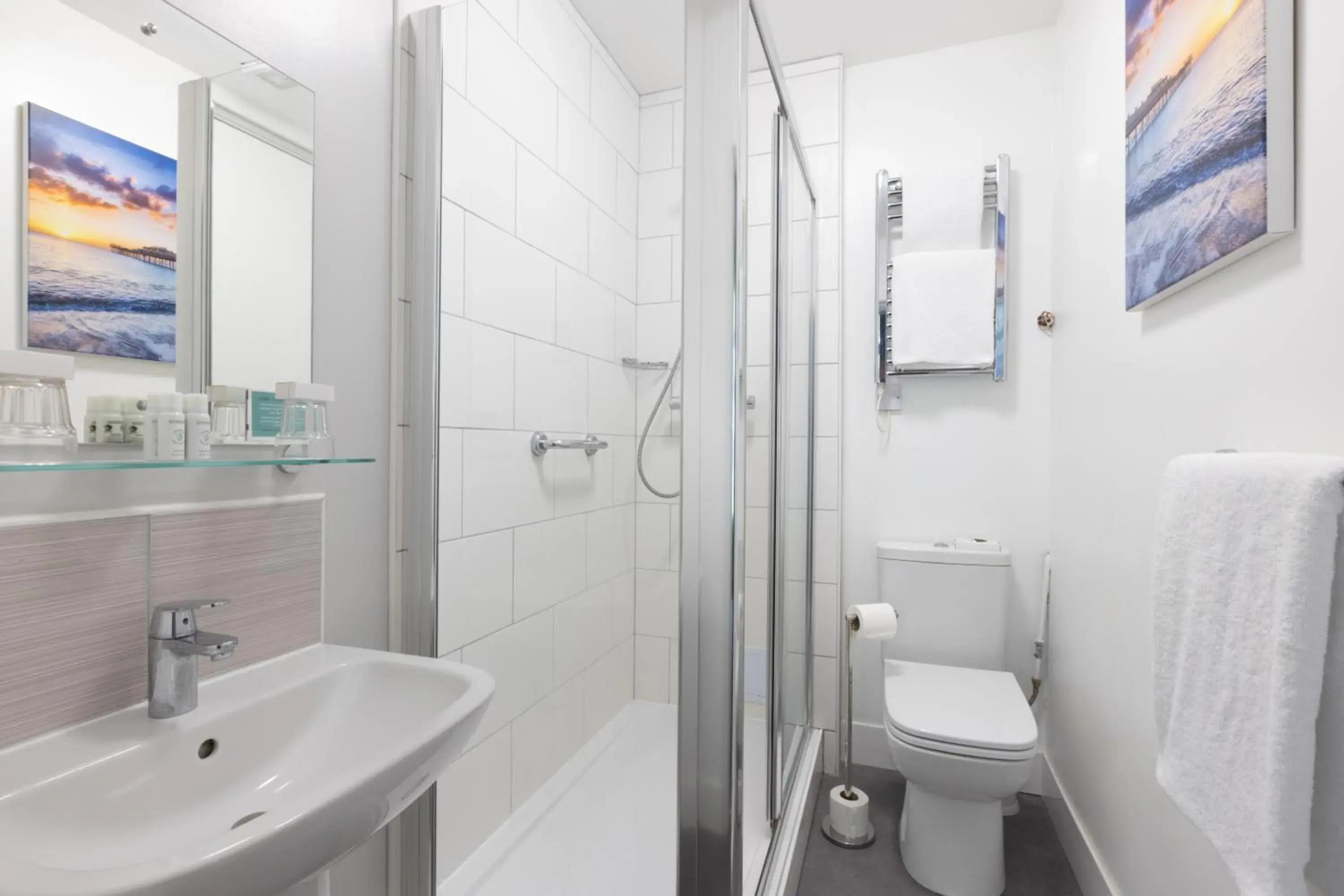 Standard Twin Room in The Caledonian Torbay Hotel Standard Twin Room in The Caledonian Torbay Hotel