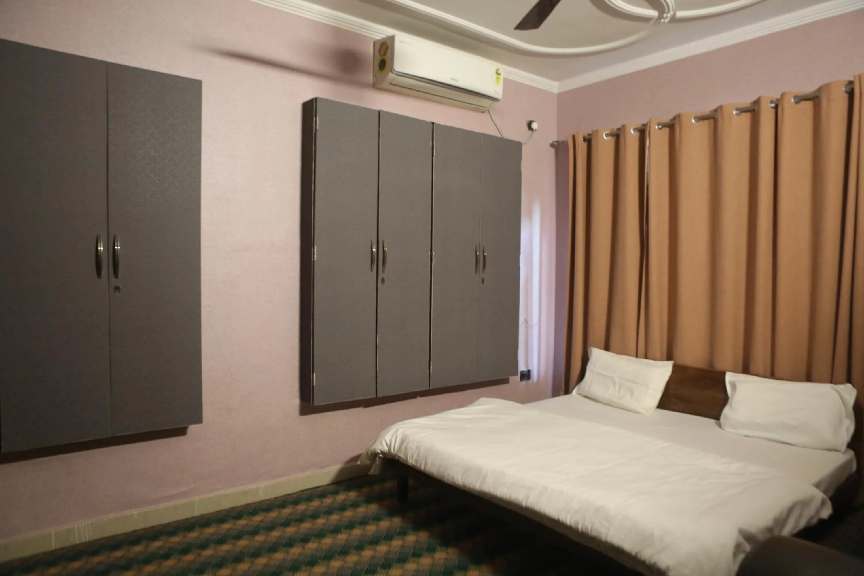 Bed in Vedic Dham Ganga