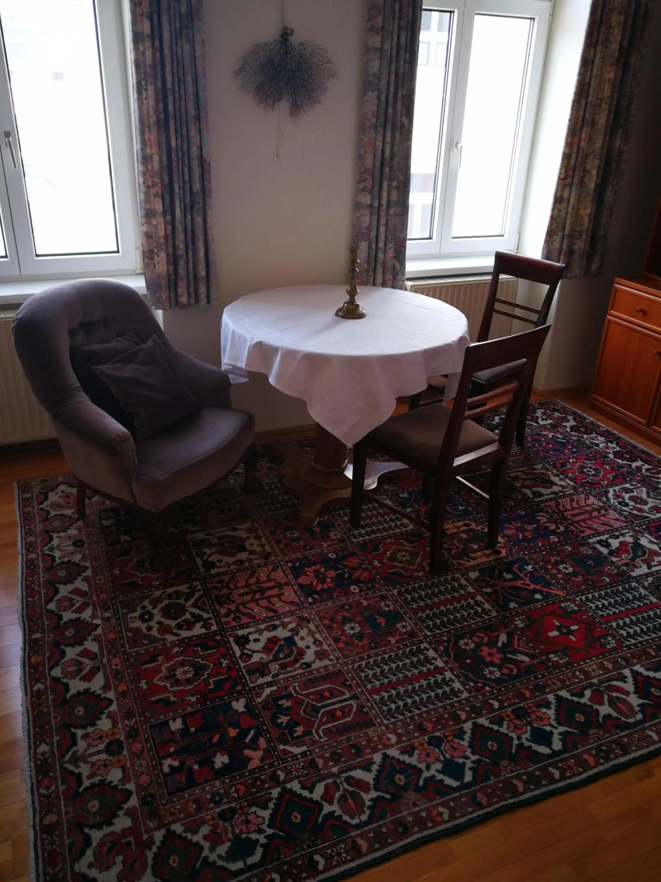 Seating area in Garconniere im ehemaligen Hotel Austria