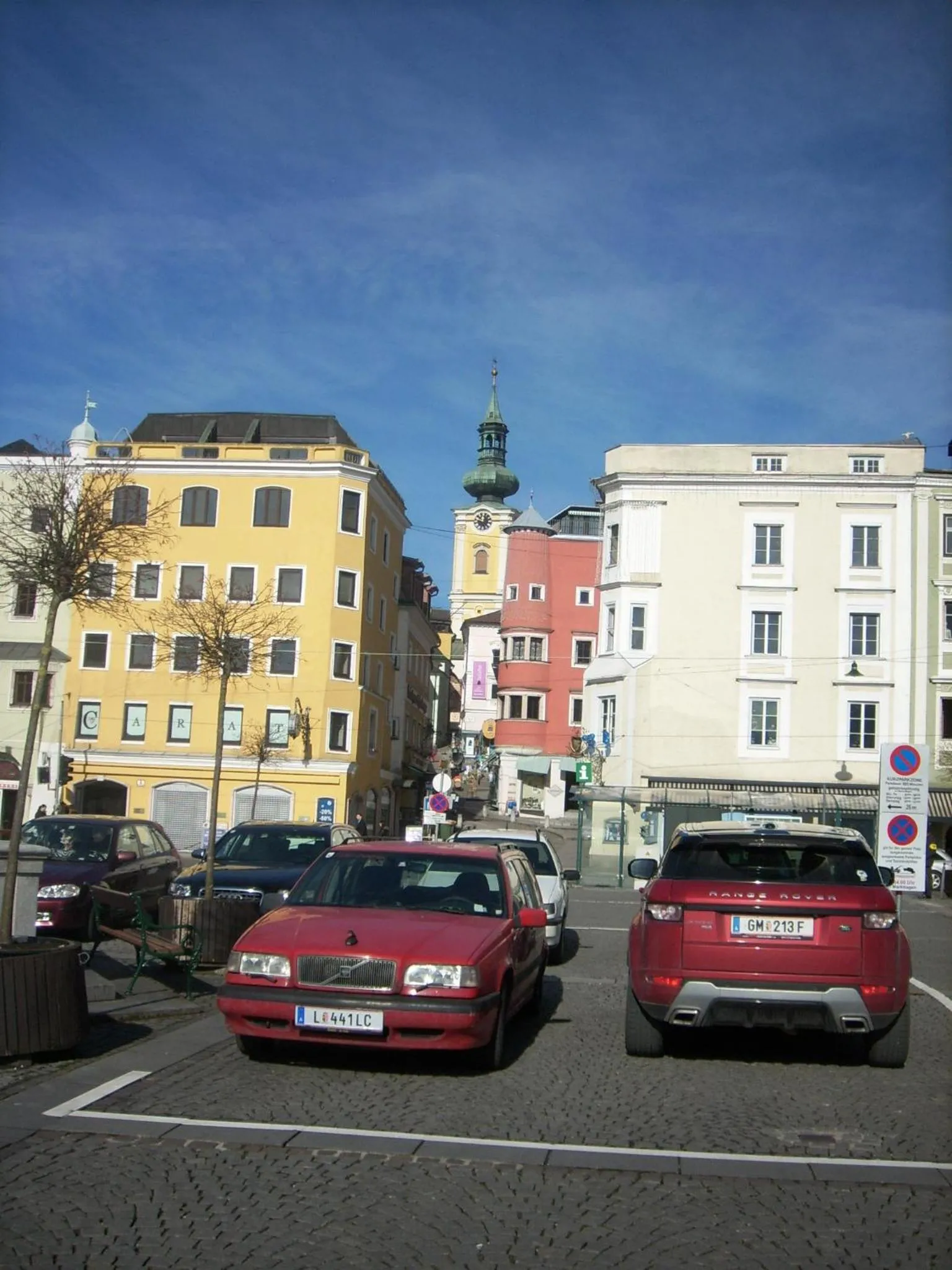 Facade/entrance in Garconniere im ehemaligen Hotel Austria