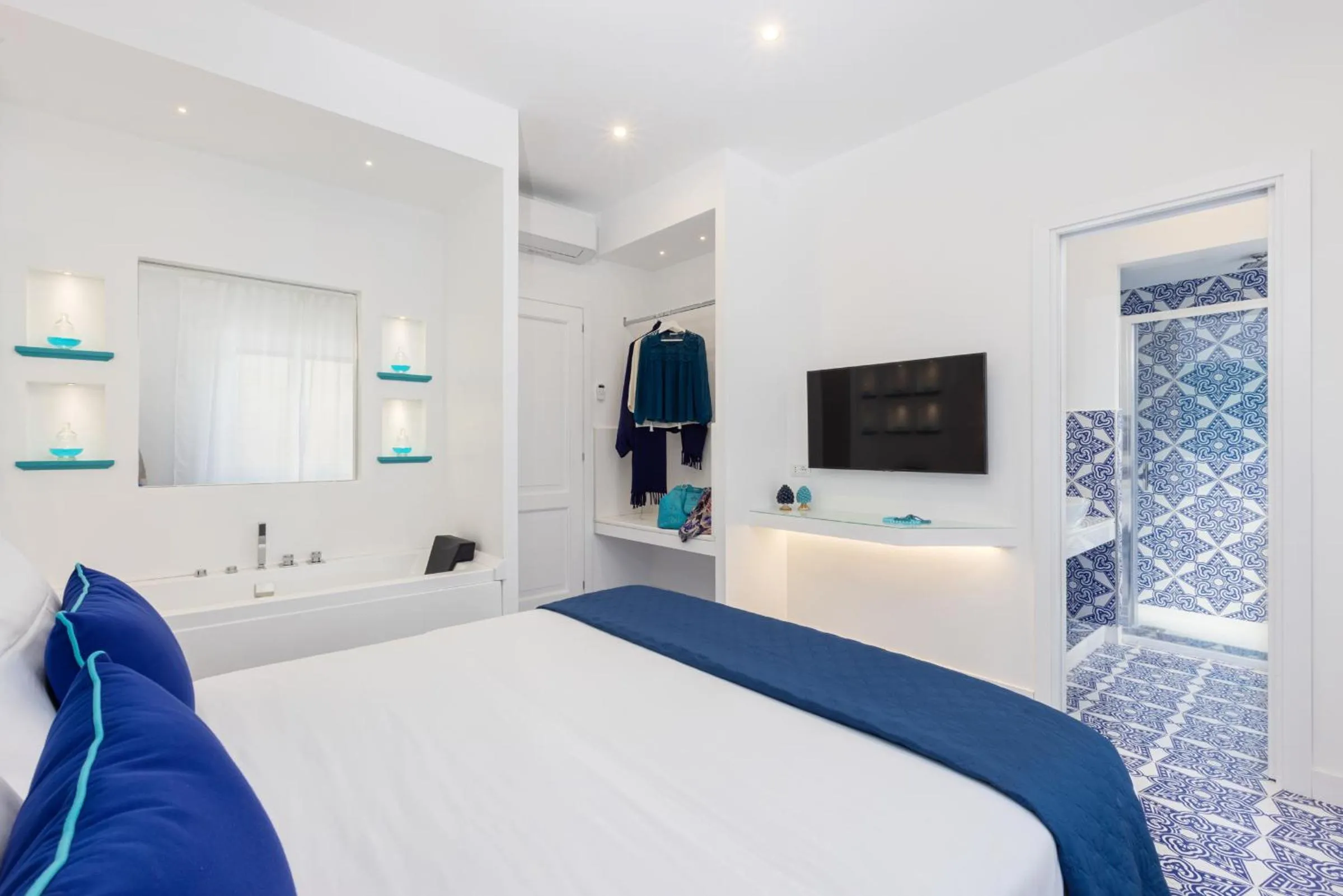 Photo of the whole room, Bed in Blue Splendor Sorrento Apartment