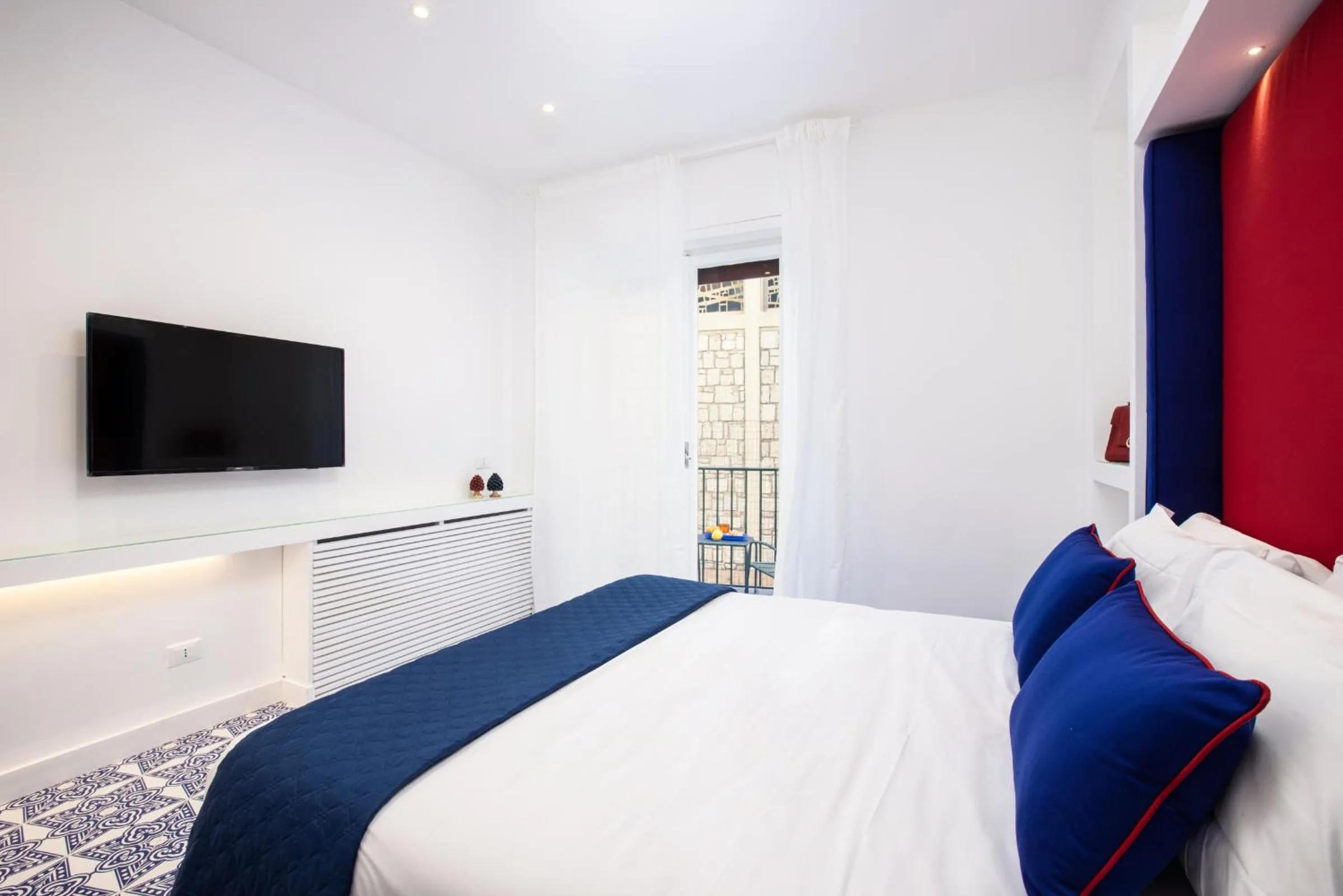 Bedroom, Bed in Blue Splendor Sorrento Apartment