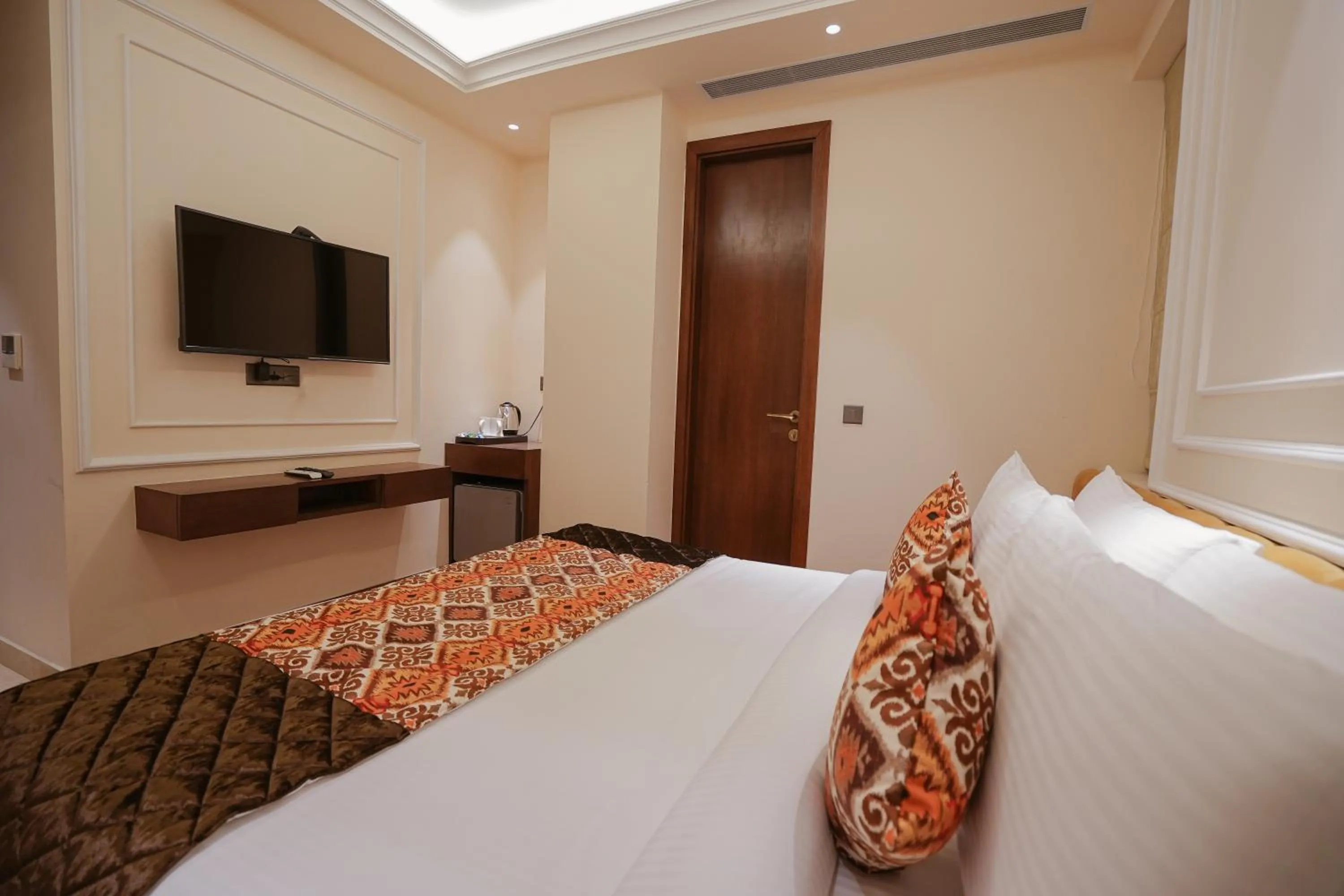 TV and multimedia, Bed in Country Inn Hall of Heritage, Amritsar