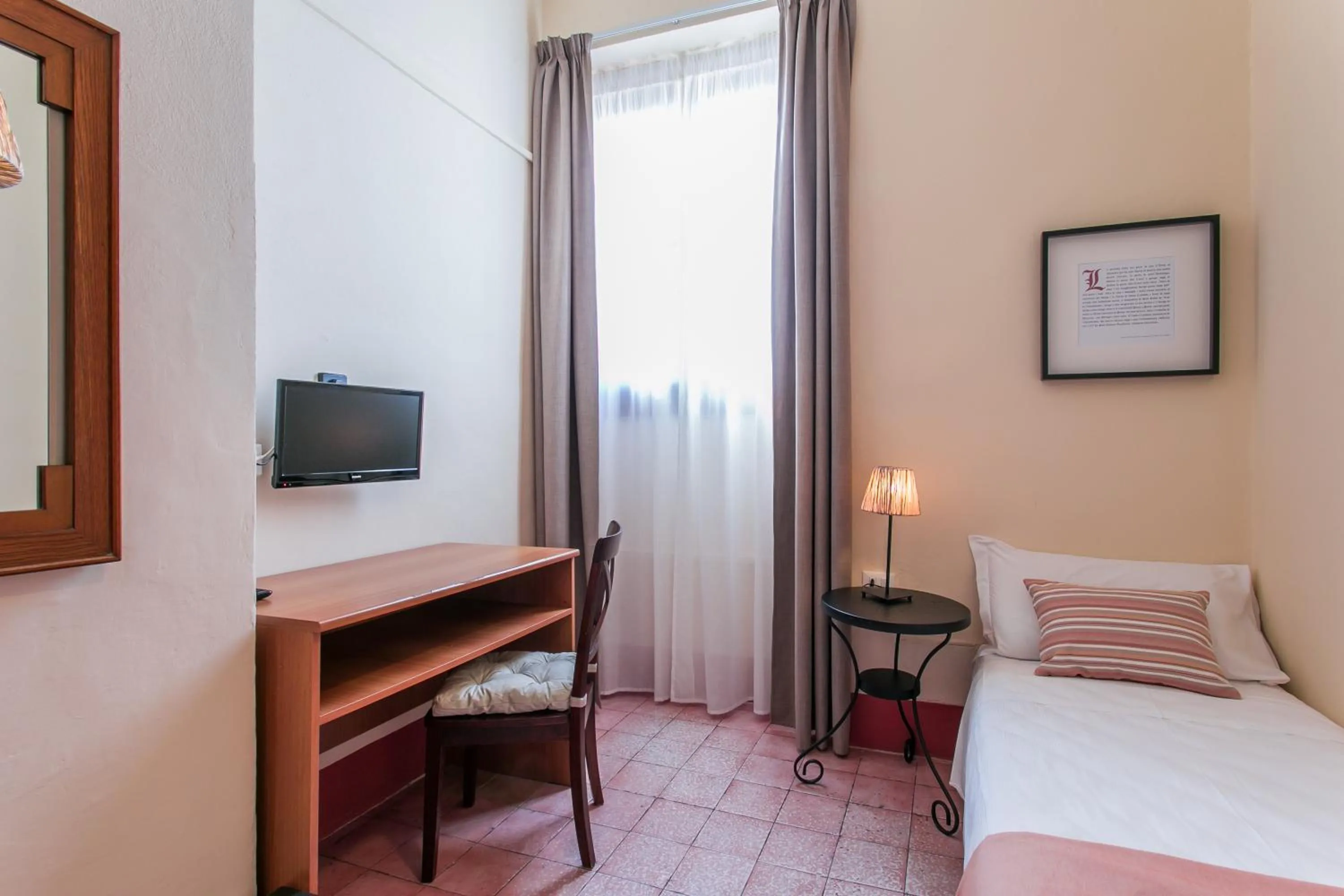 Photo of the whole room, Bed in Hotel d'Azeglio Firenze