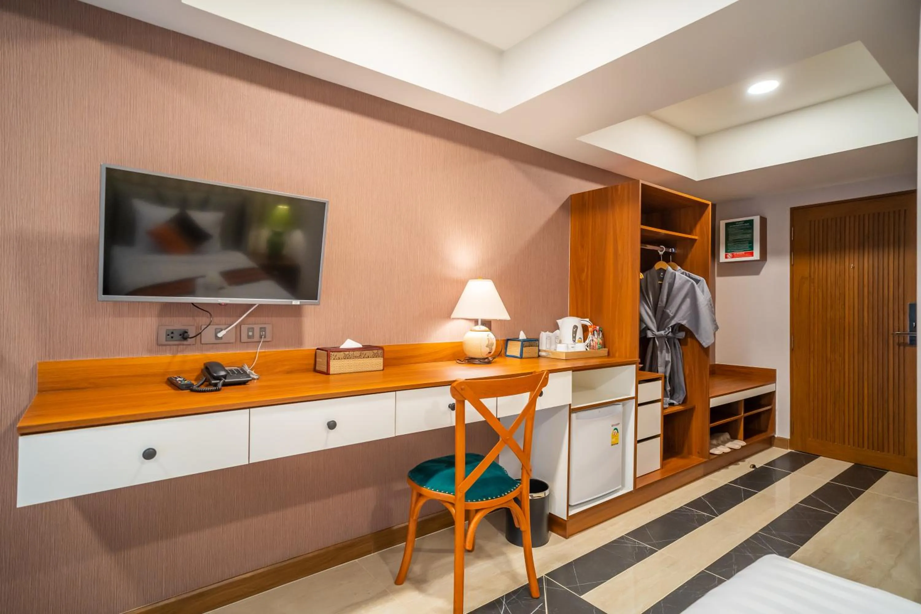 TV and multimedia in Siri Nakornpink Chiang Mai Hotel SHA Plus