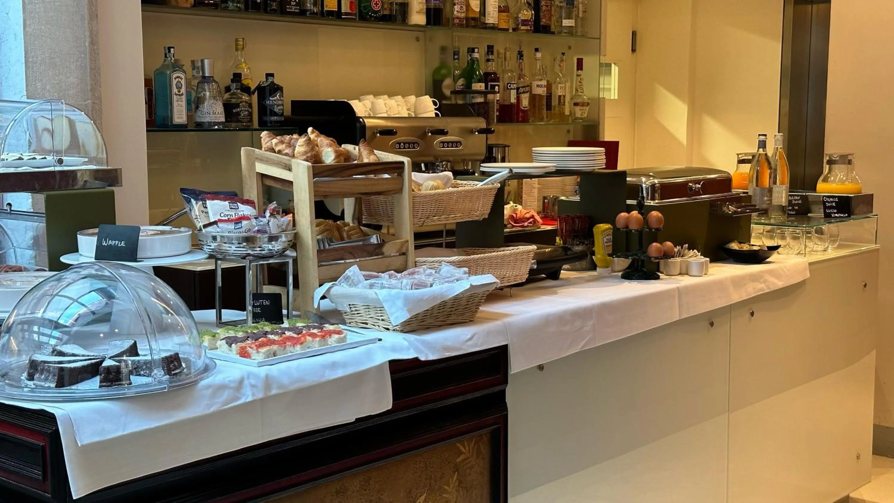 Continental breakfast in Ca' Nigra Lagoon Resort