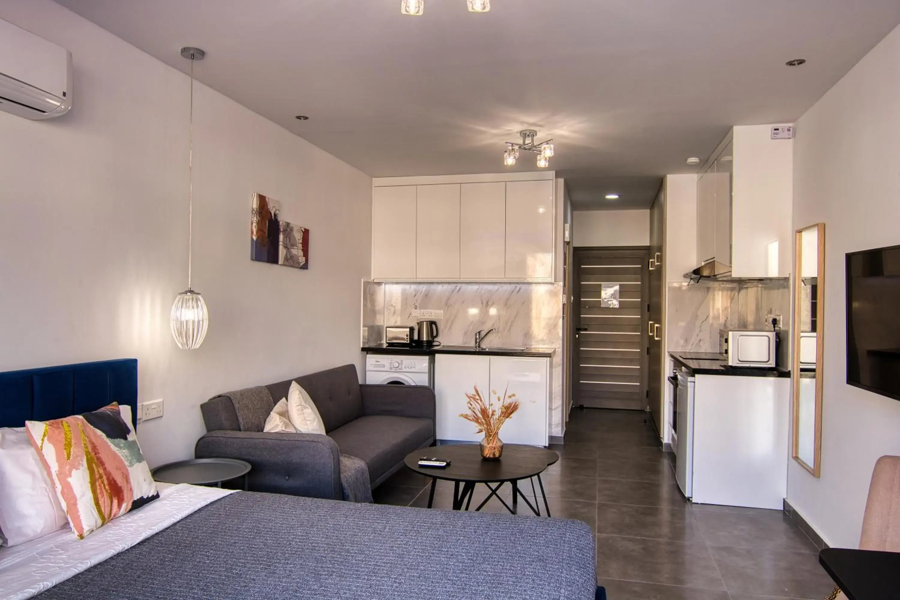 Apartment with Balcony in Phaedrus Living: Seaside Luxury Flat Athina 118 Apartment with Balcony in Phaedrus Living: Seaside Luxury Flat Athina 118