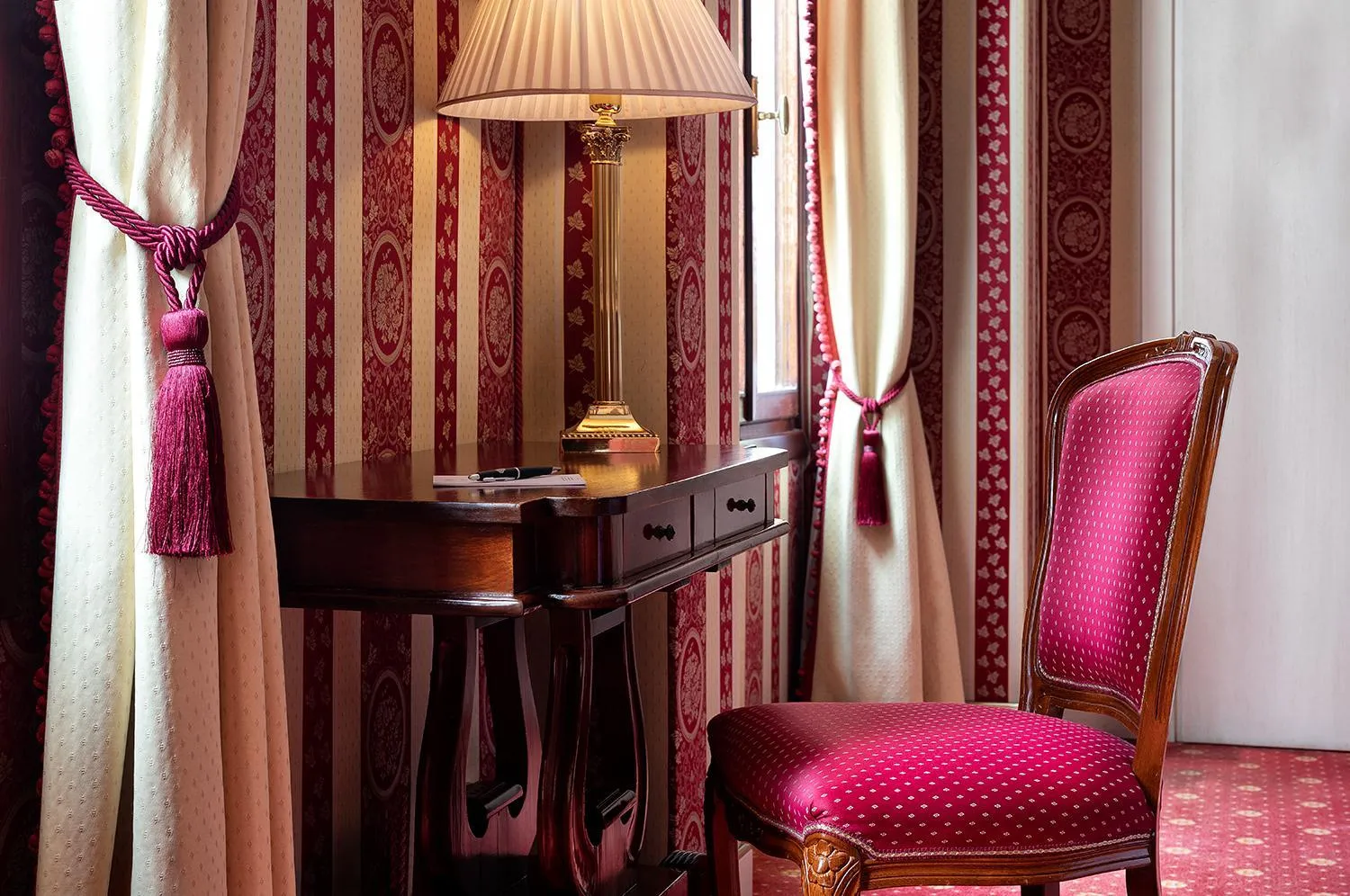 Bedroom in Sina Palazzo Sant'Angelo