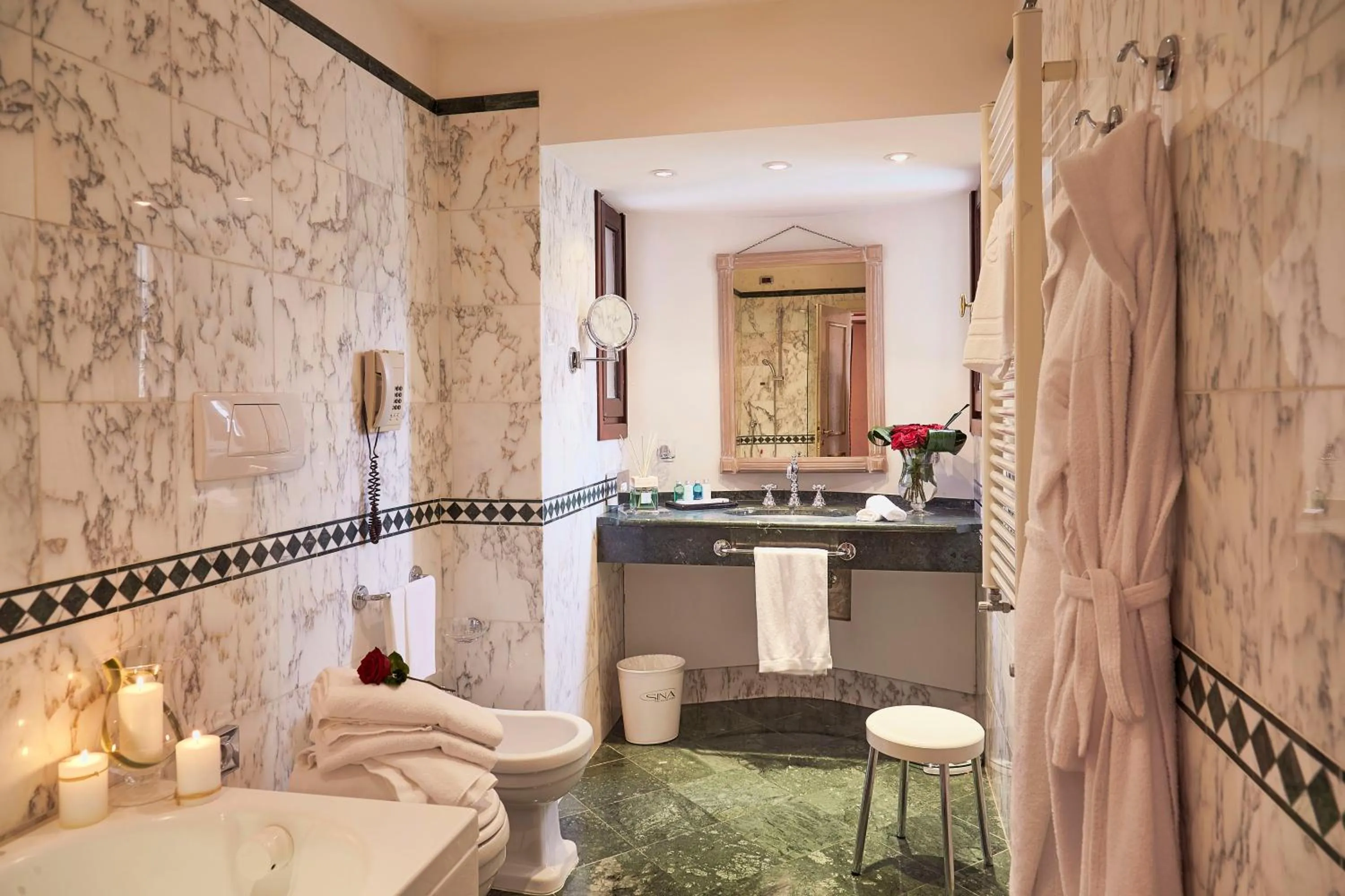 Toilet in Sina Palazzo Sant'Angelo