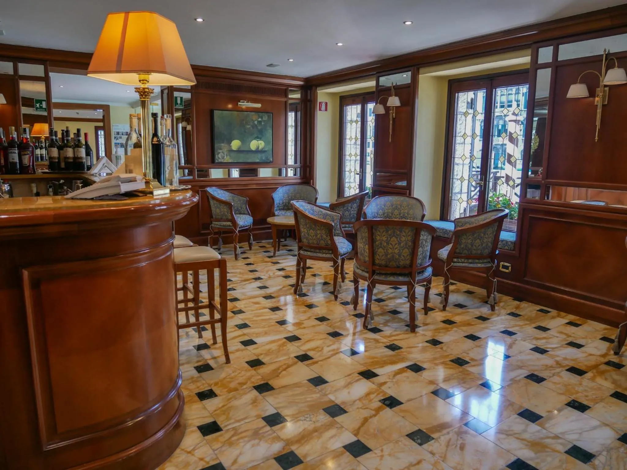 Lounge or bar in Sina Palazzo Sant'Angelo