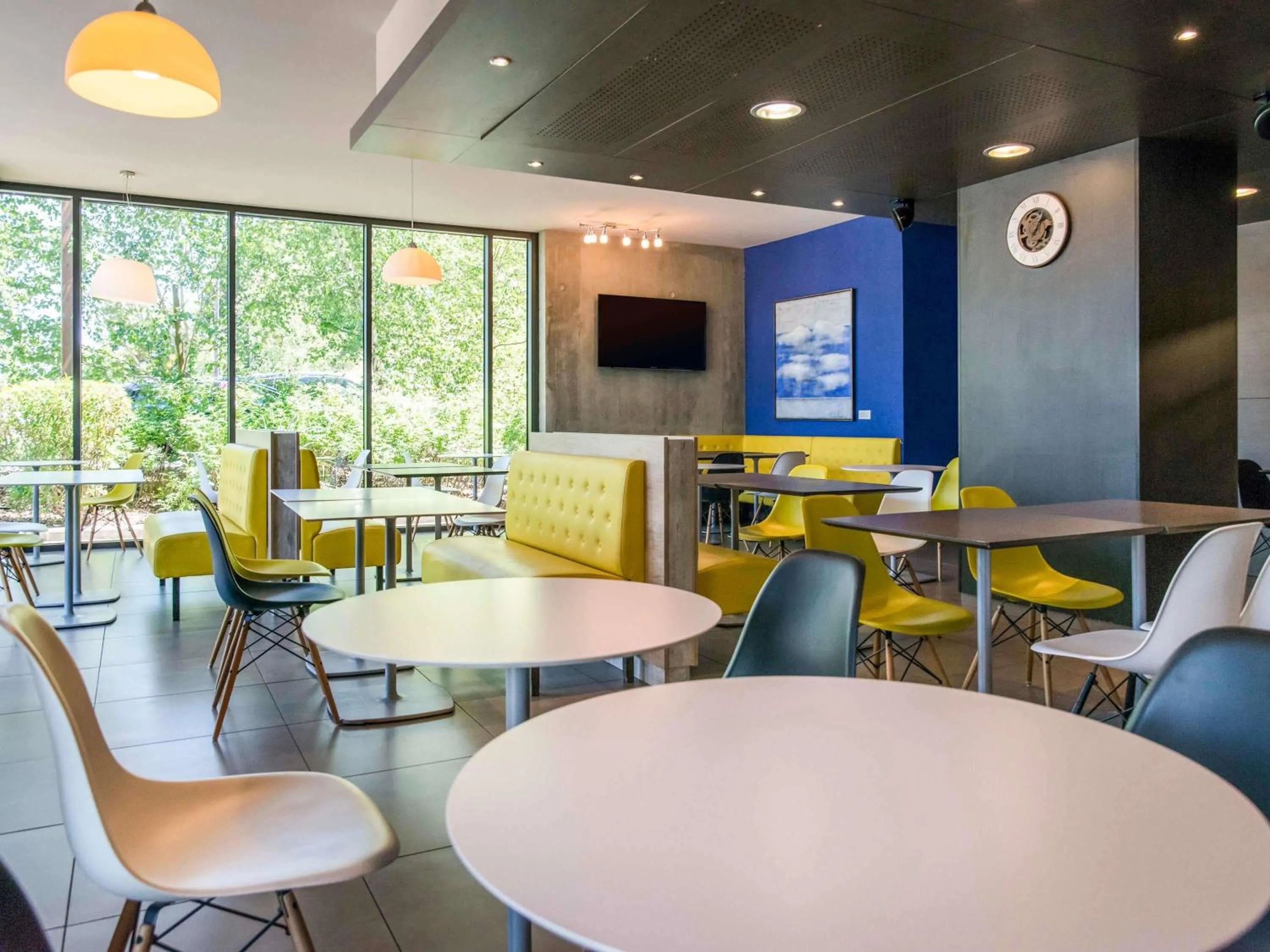 Breakfast in Ibis Budget Archamps Porte de Genève