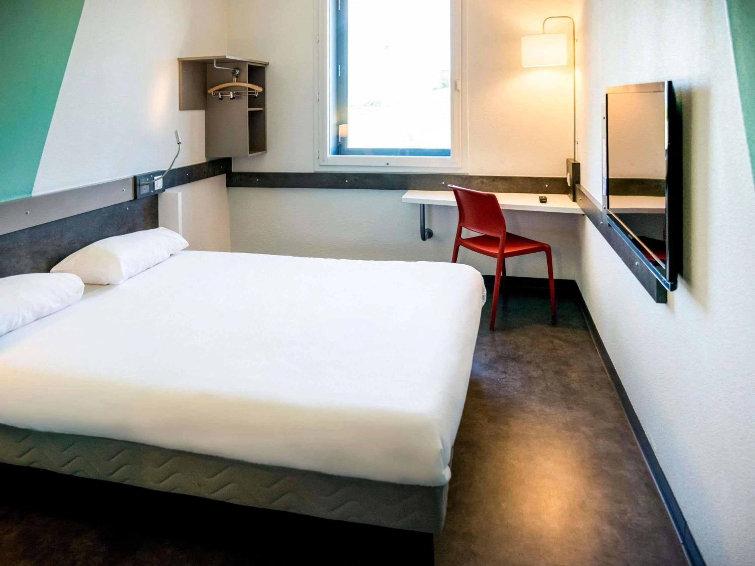 Bedroom, Bed in Ibis Budget Archamps Porte de Genève