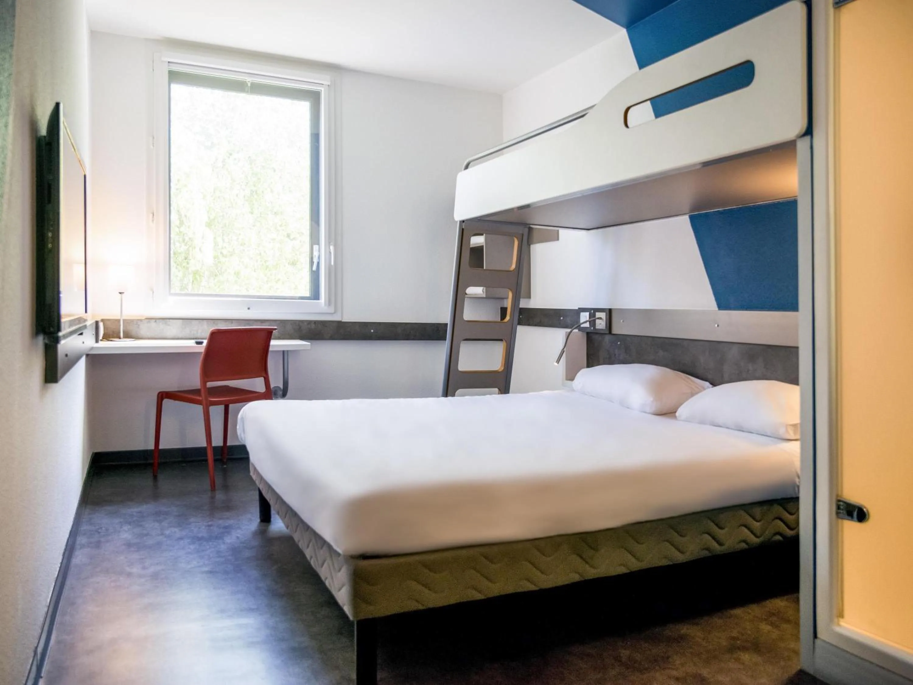 Bedroom, Bed in Ibis Budget Archamps Porte de Genève
