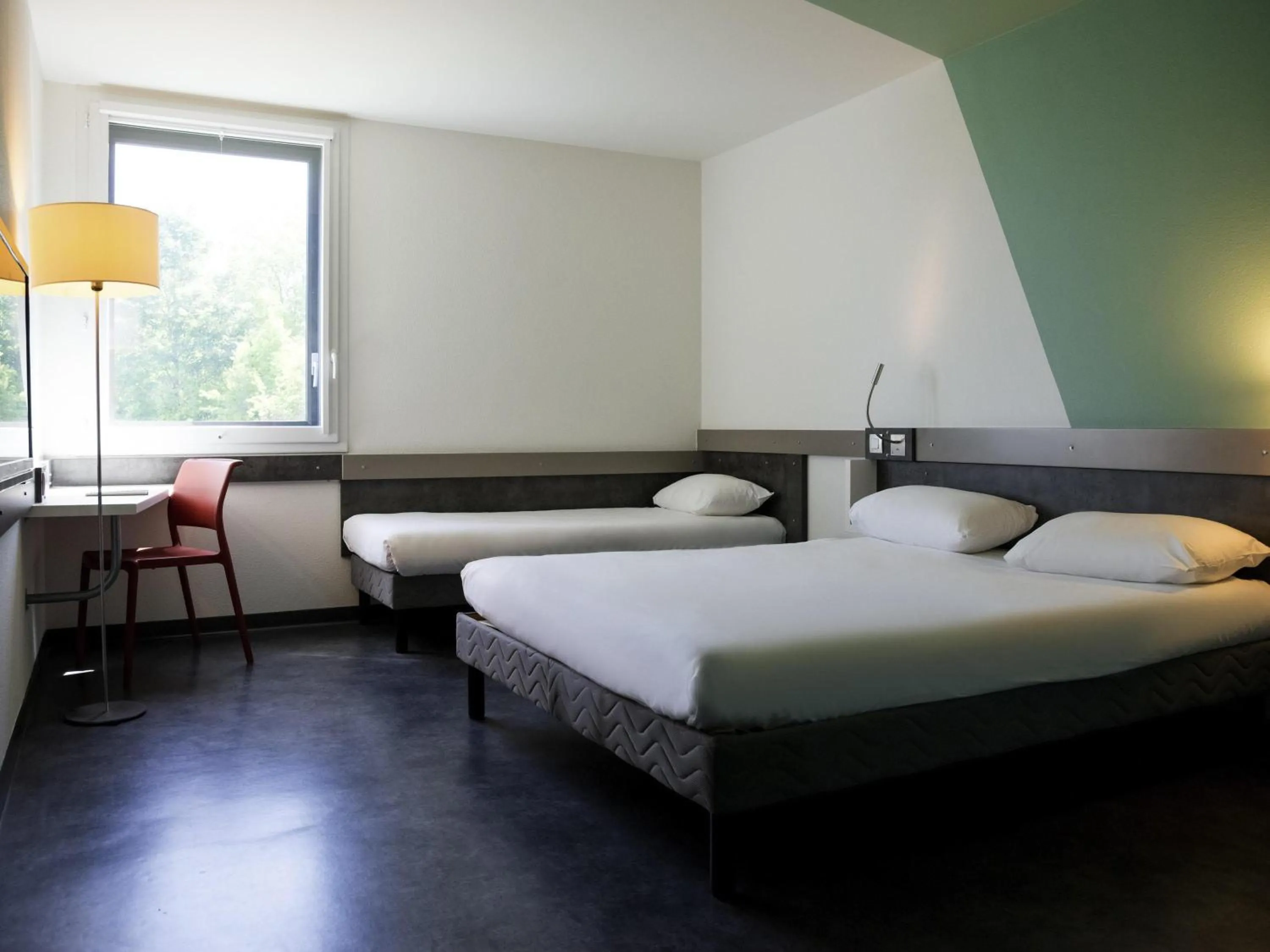 Bedroom, Bed in Ibis Budget Archamps Porte de Genève