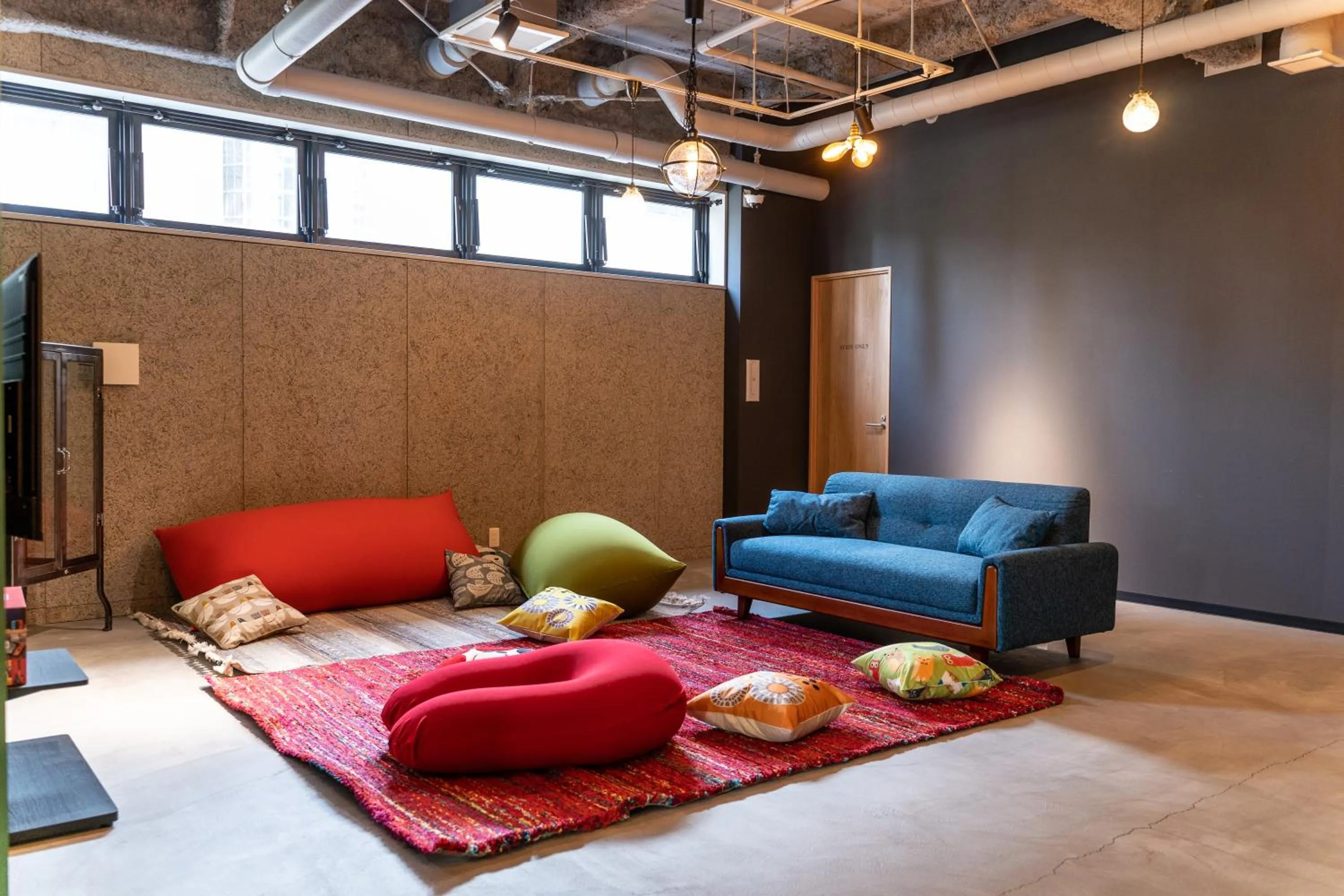 Communal lounge/ TV room in WISE OWL HOSTELS SAPPORO