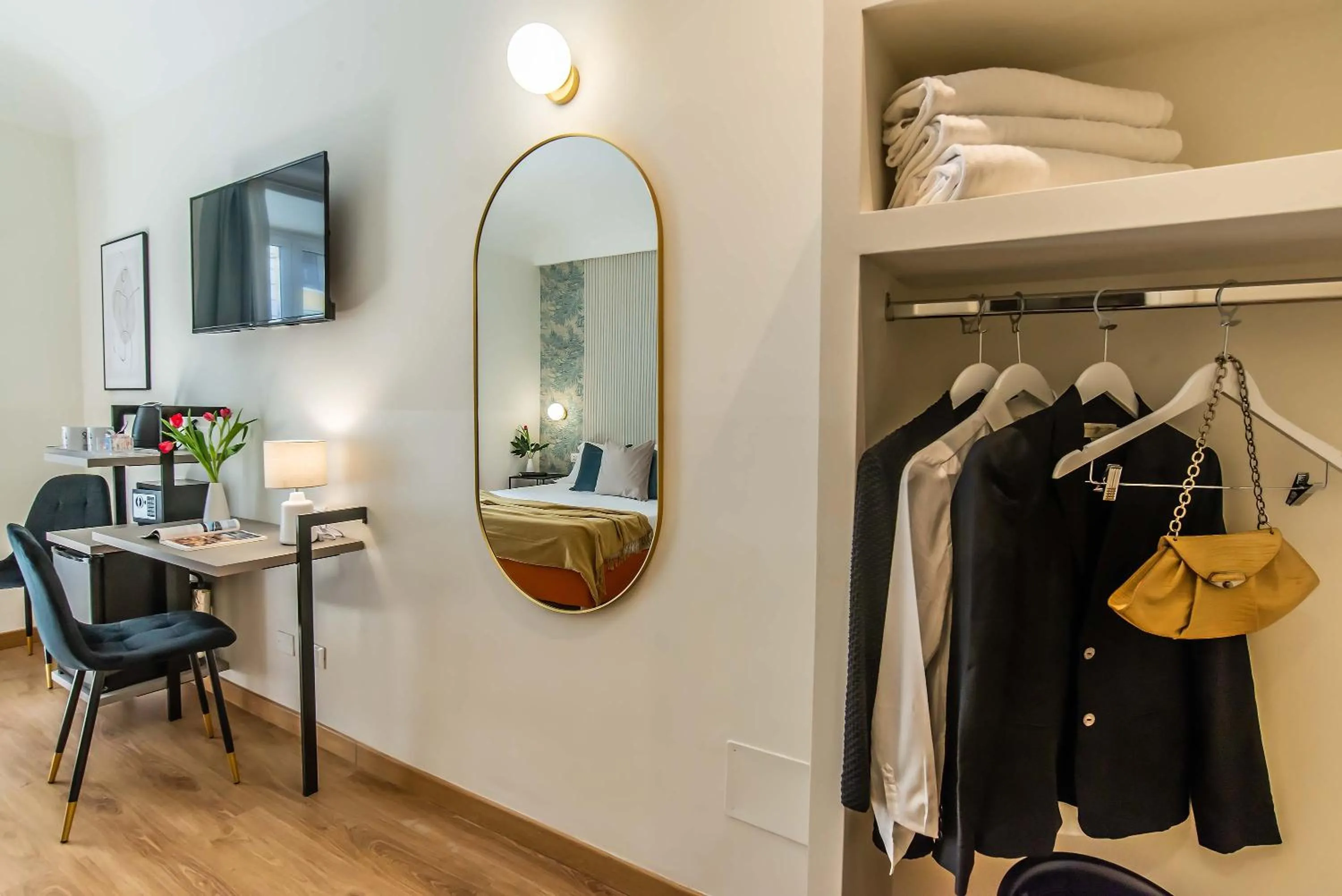 hair dresser in 94Rooms Vatican Guest House- Scipioni