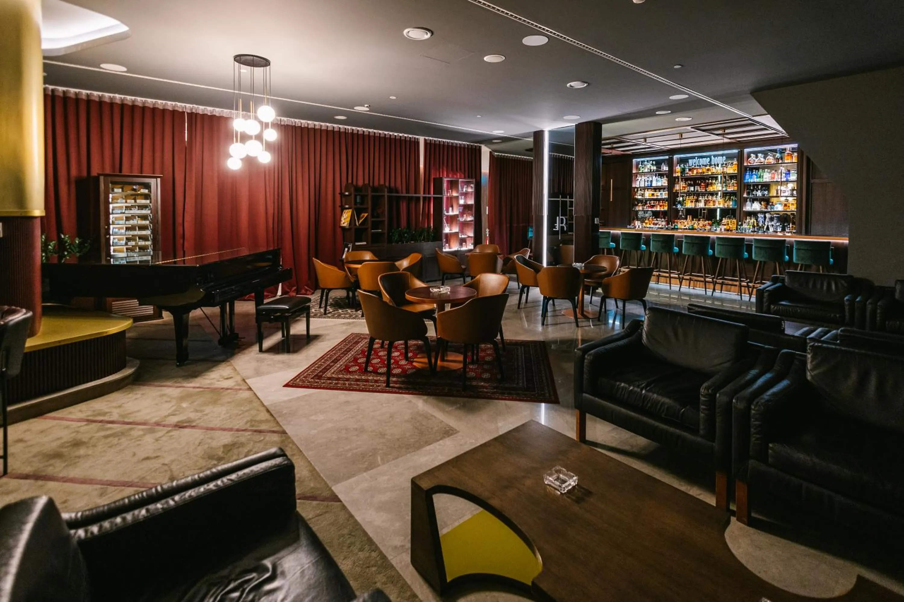 Restaurant/places to eat in Crowne Plaza Belgrade by IHG