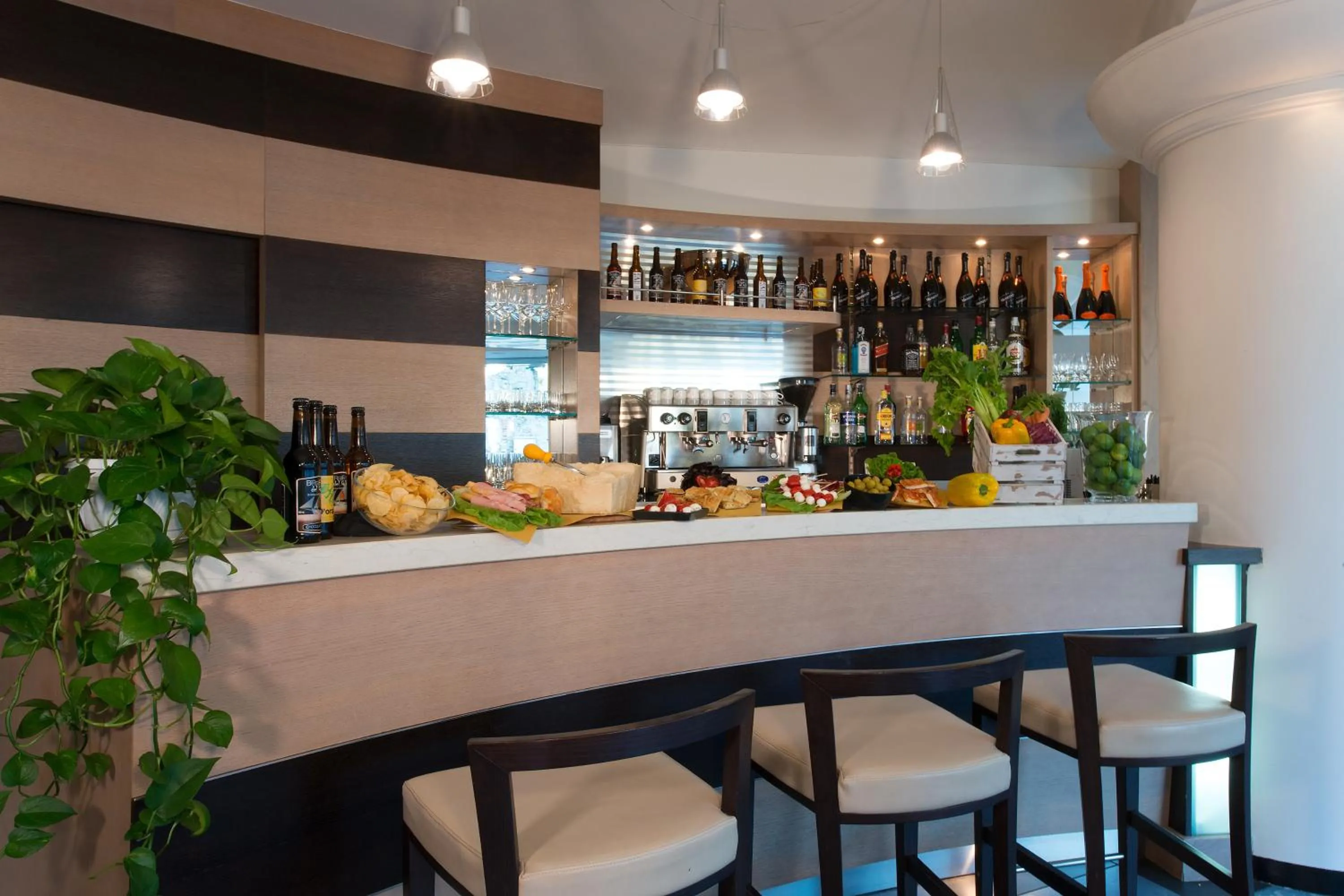 Lounge or bar in CDH Hotel La Spezia