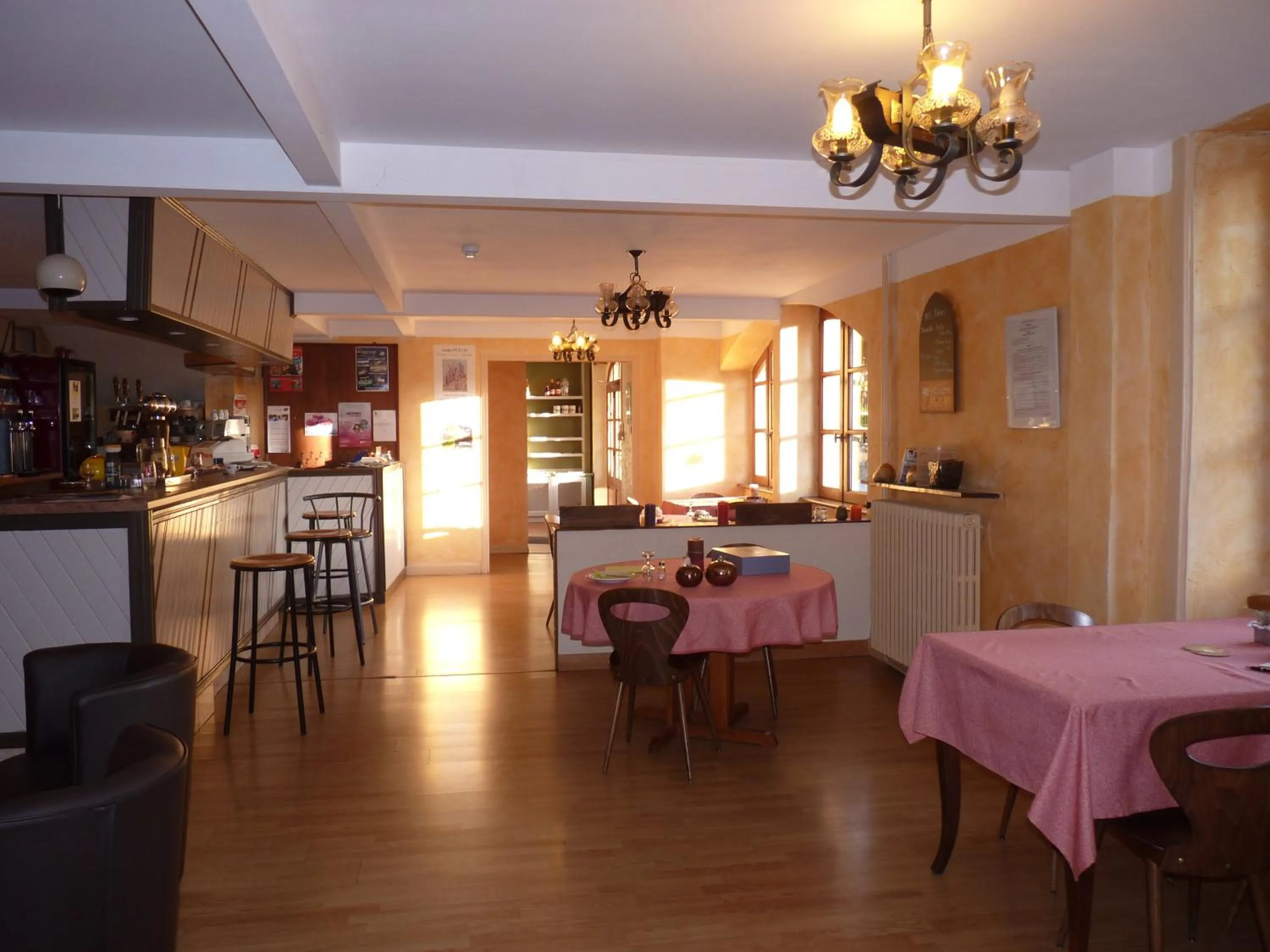 Lounge or bar in Chambres d'hôtes - Domaine de la Grangeotte