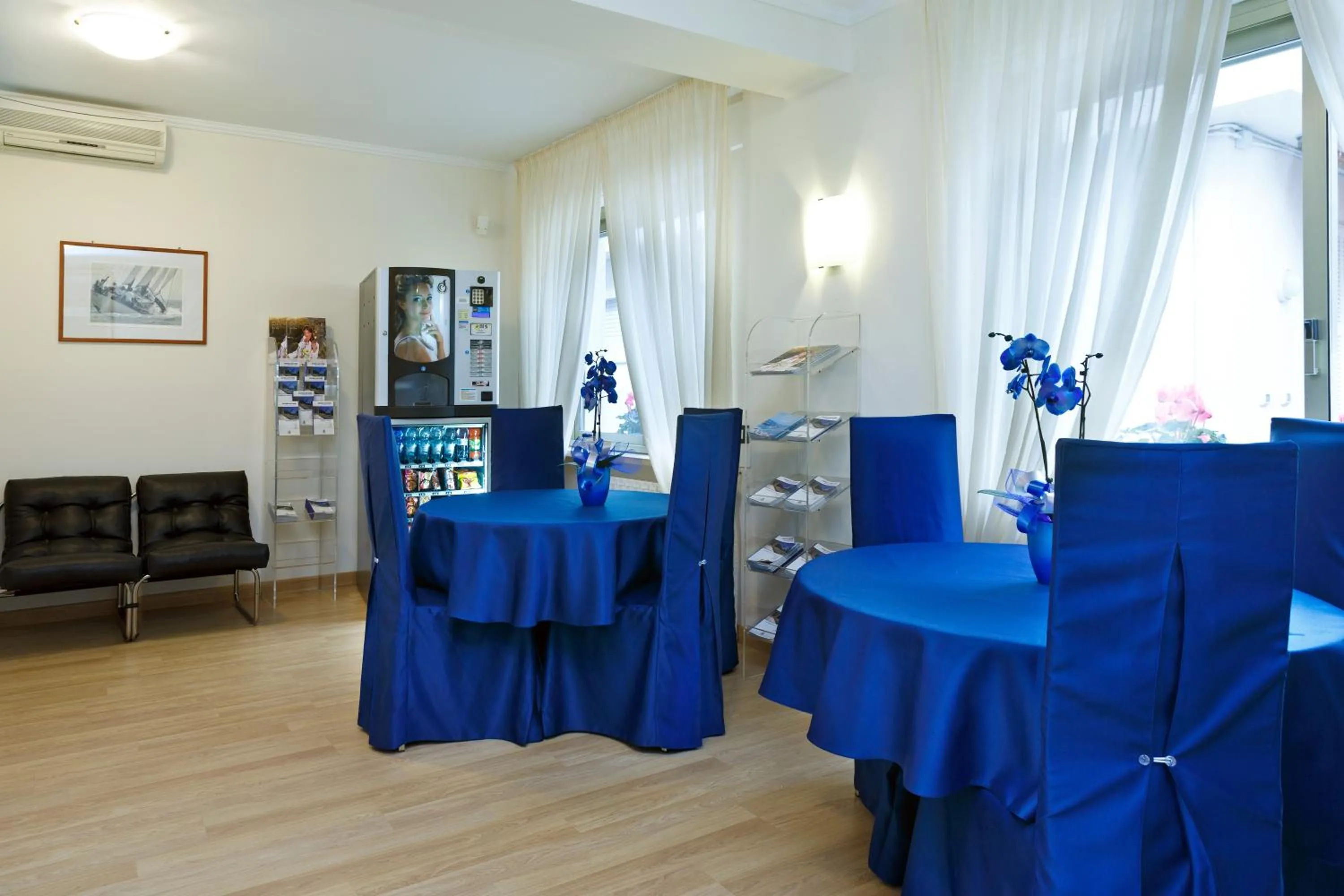 Communal lounge/ TV room in Residence Dei Due Porti